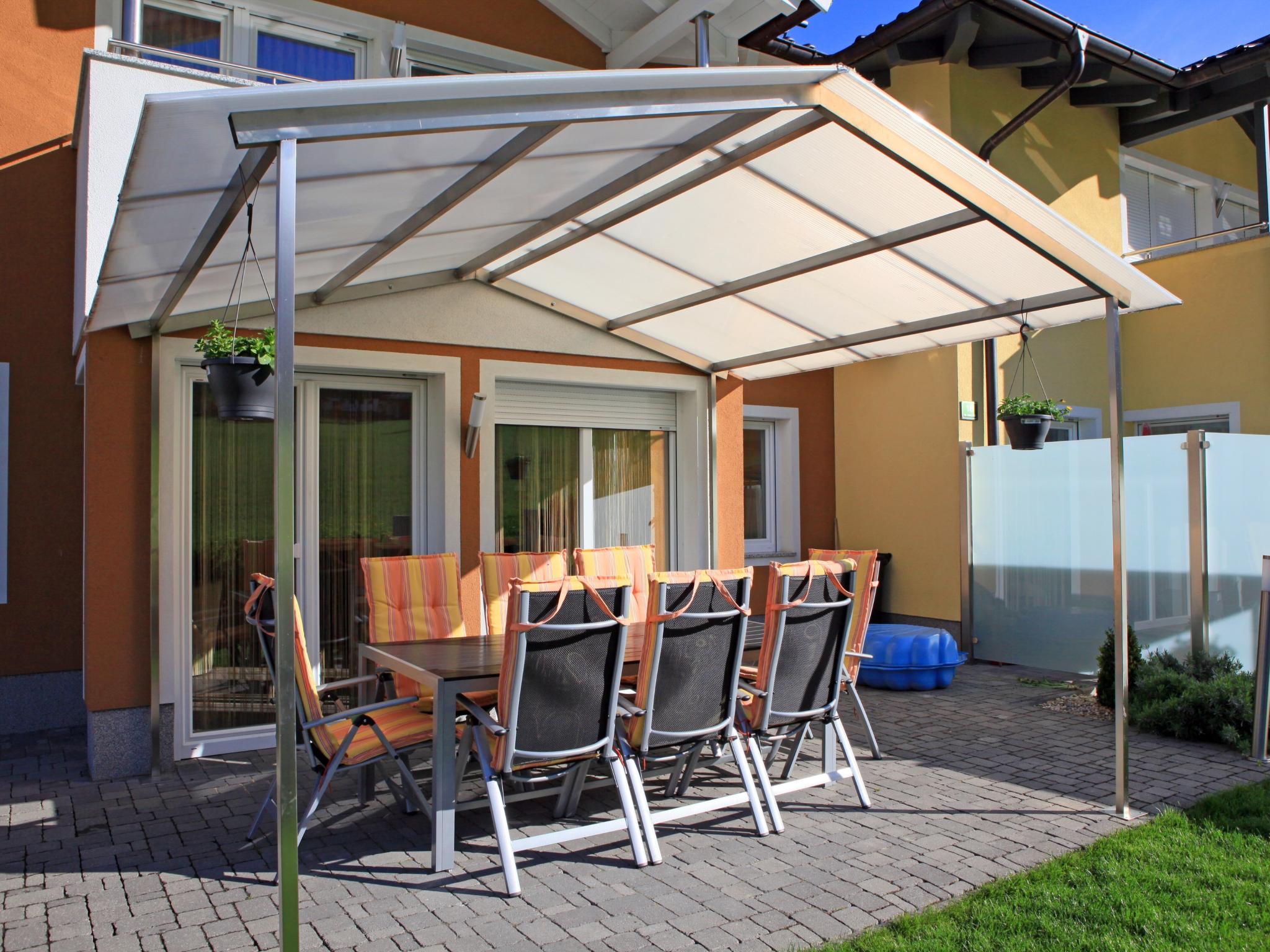 Modern kitchen at Ferienhaus Gartentraum in Itter