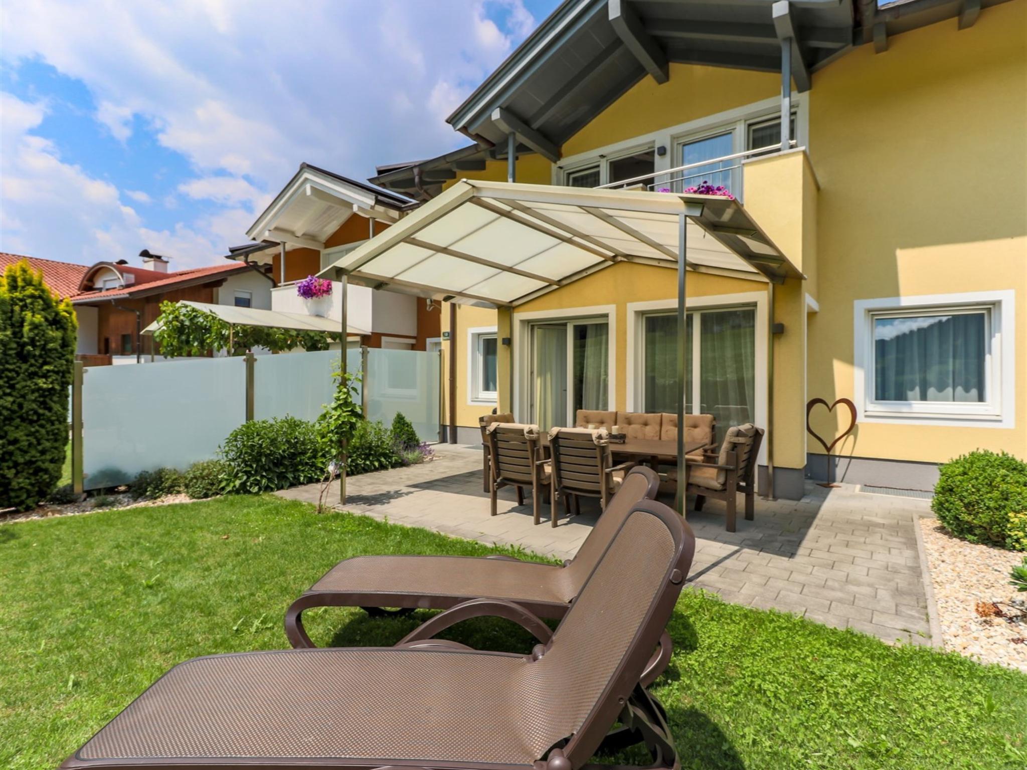 Bedroom with comfortable beds at Ferienhaus Gartentraum in Itter