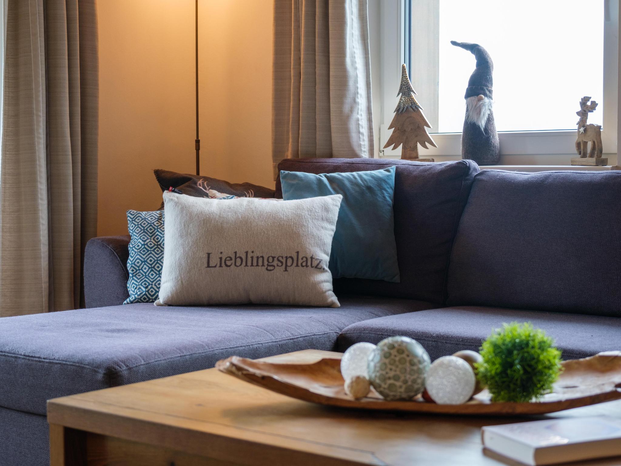 Swimming pool area at BergbiberLODGE L in Piesendorf