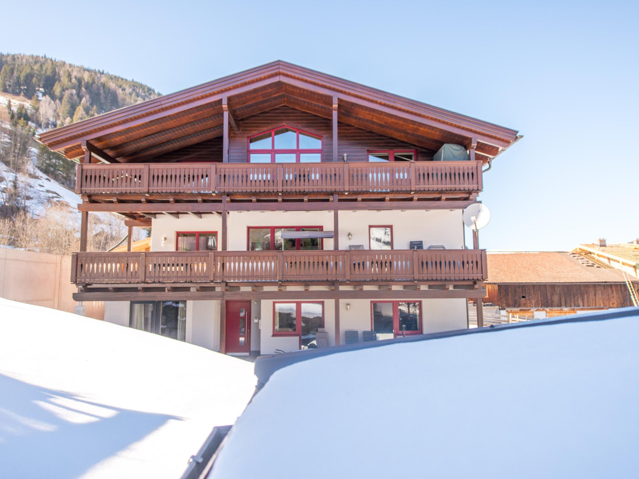Golden Geier Rauris - 
<ul>
<li>Ski-in/ski-out ligging voor directe toegang tot de pistes.</li>
<li>Gevarieerd en modern skigebied met eenvoudige afdalingen en prima oefenhellingen, ideaal voor gezinnen met kinderen.</li>
<li>Adembenemend uitzicht op de Großglockner en nabijheid van andere skigebieden zoals Gasteinertal en Hochkönig.</li>
</ul>