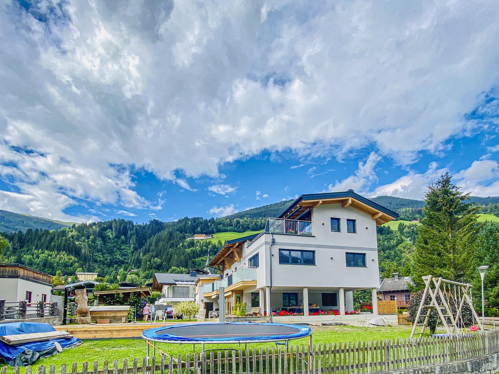 Outdoor terrace and views at Krammer Kleinvenediger in Neukirchen am Großvenediger