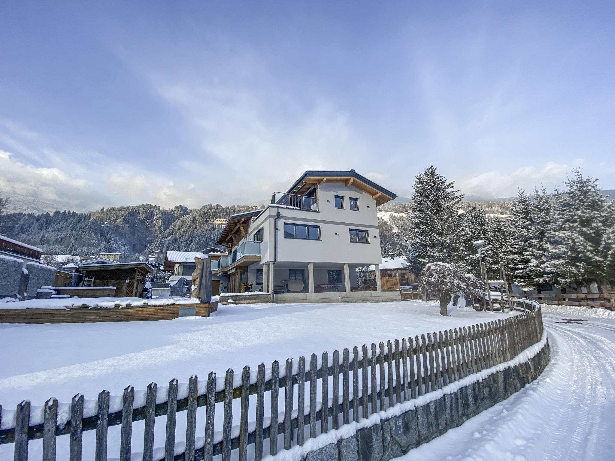 Krammer XL Neukirchen - 
<ul>
  <li>Directe nabijheid van skilift en skibus voor gemakkelijke toegang tot wintersportactiviteiten.</li>
  <li>Ruime en luxe appartementen met moderne voorzieningen, inclusief privésauna en terras.</li>
  <li>Gelegen in een omgeving met diverse wandelroutes, langlaufloipes en de langste rodelbaan van Europa.</li>
</ul>