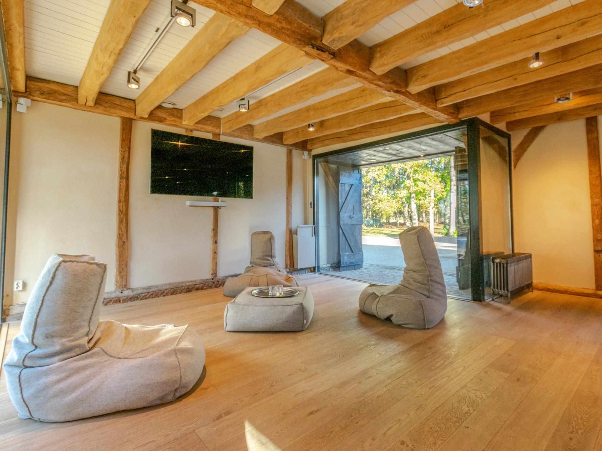 Outdoor terrace and views at De Jager en de gelagkamers in Ulvenhout (AC)