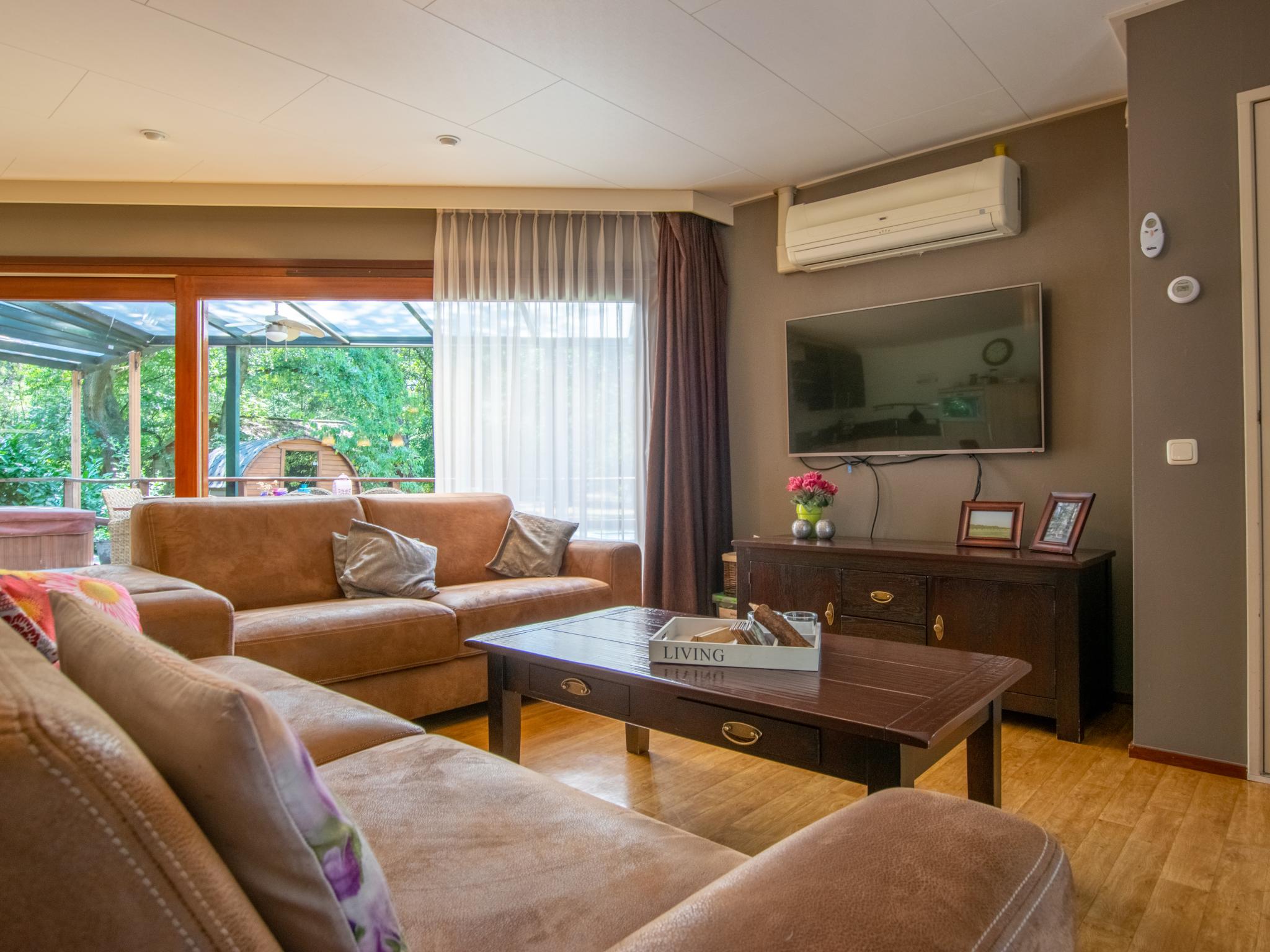 Bathroom facilities at Villa Maashorst in Uden