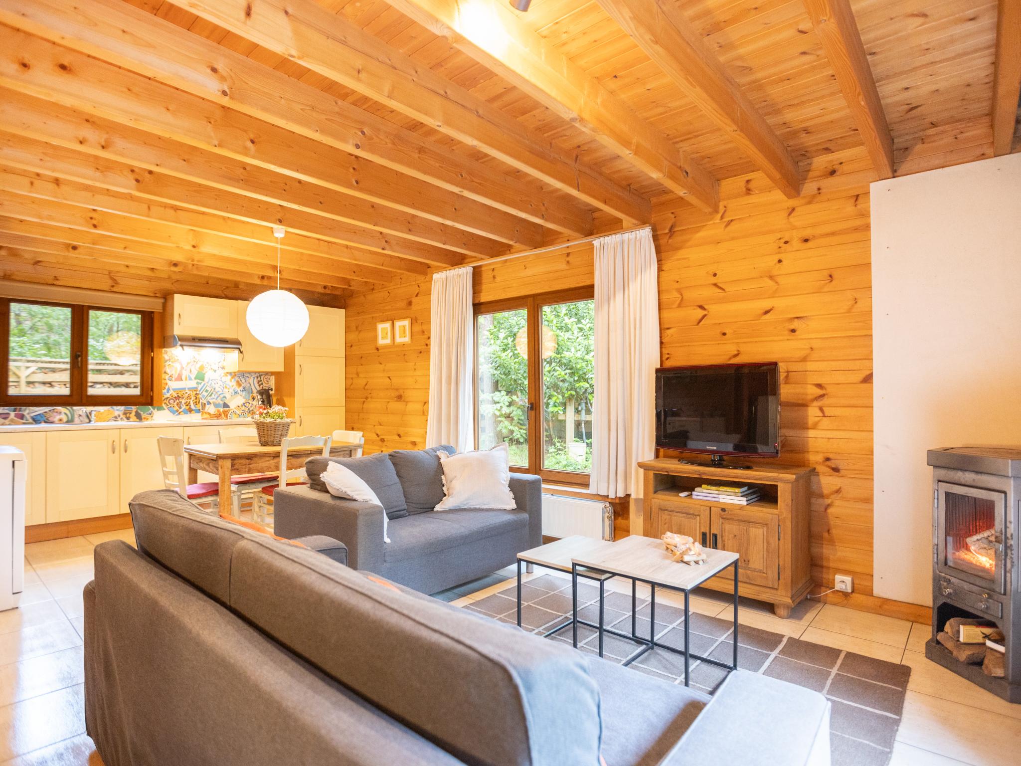 Bedroom with comfortable beds at Boshuisje in Lille