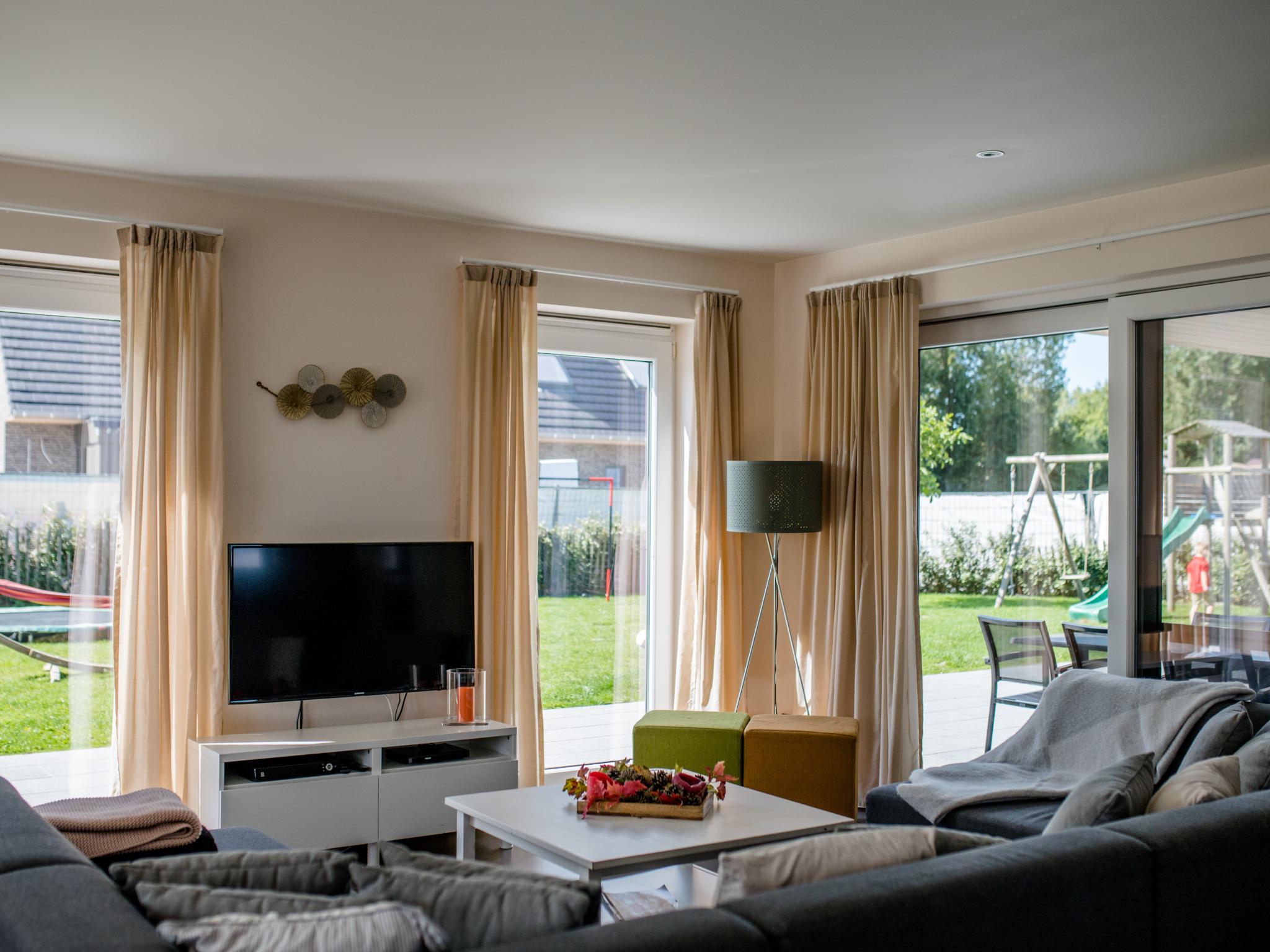 Outdoor terrace and views at Coq au lit in De Haan