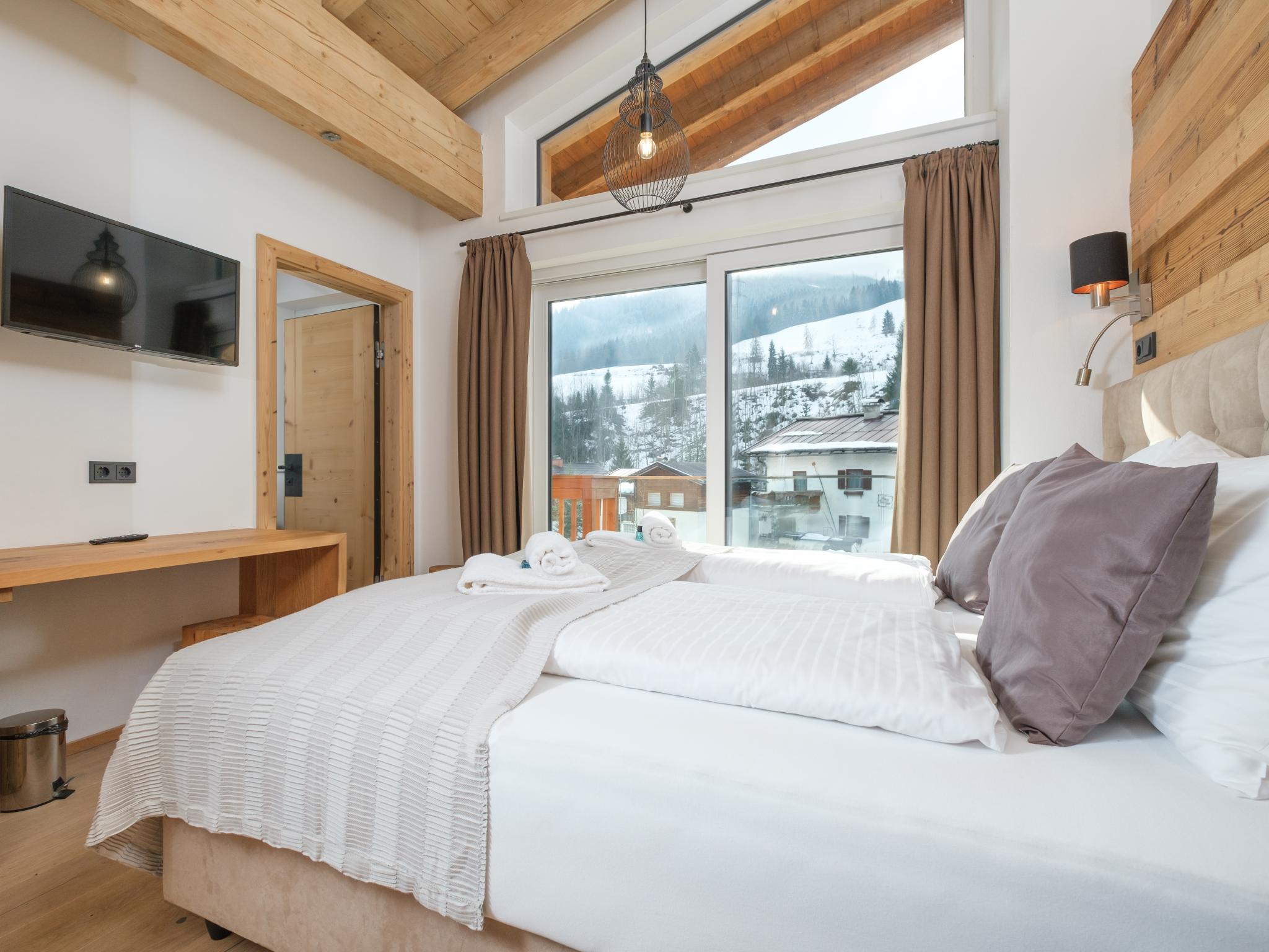 Modern kitchen at Tauernlodge XL in Mühlbach am Hochkönig