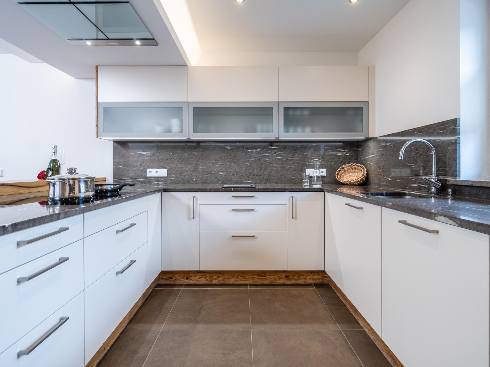 Modern kitchen at Mamalisl in Mittersill