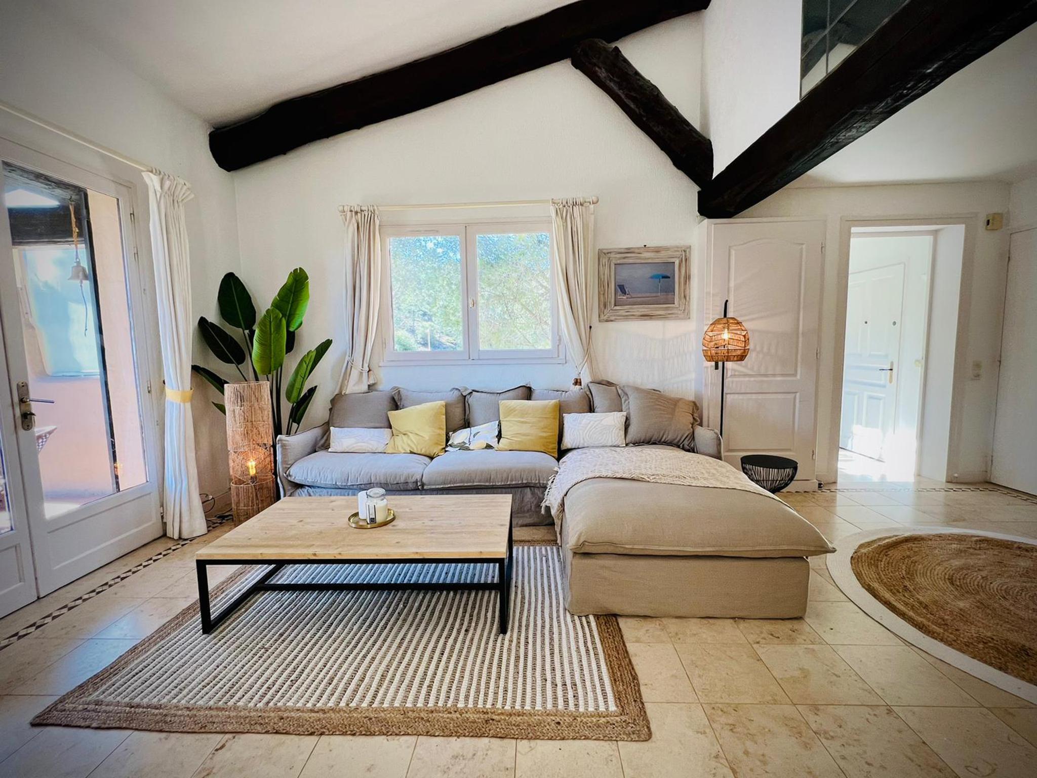 Living area at La Bussola in Théoule sur mer