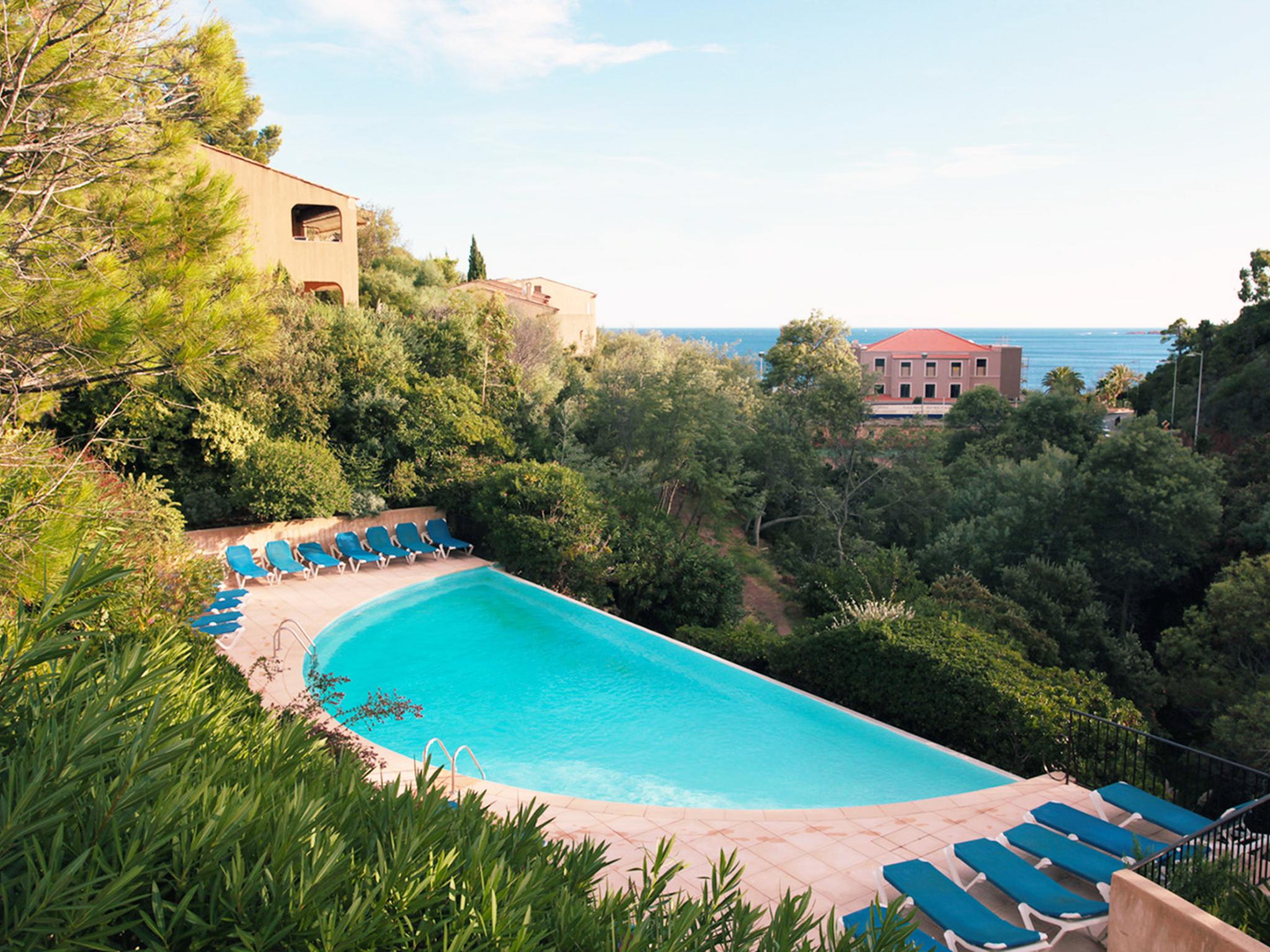 Bedroom with comfortable beds at La Bussola in Théoule sur mer