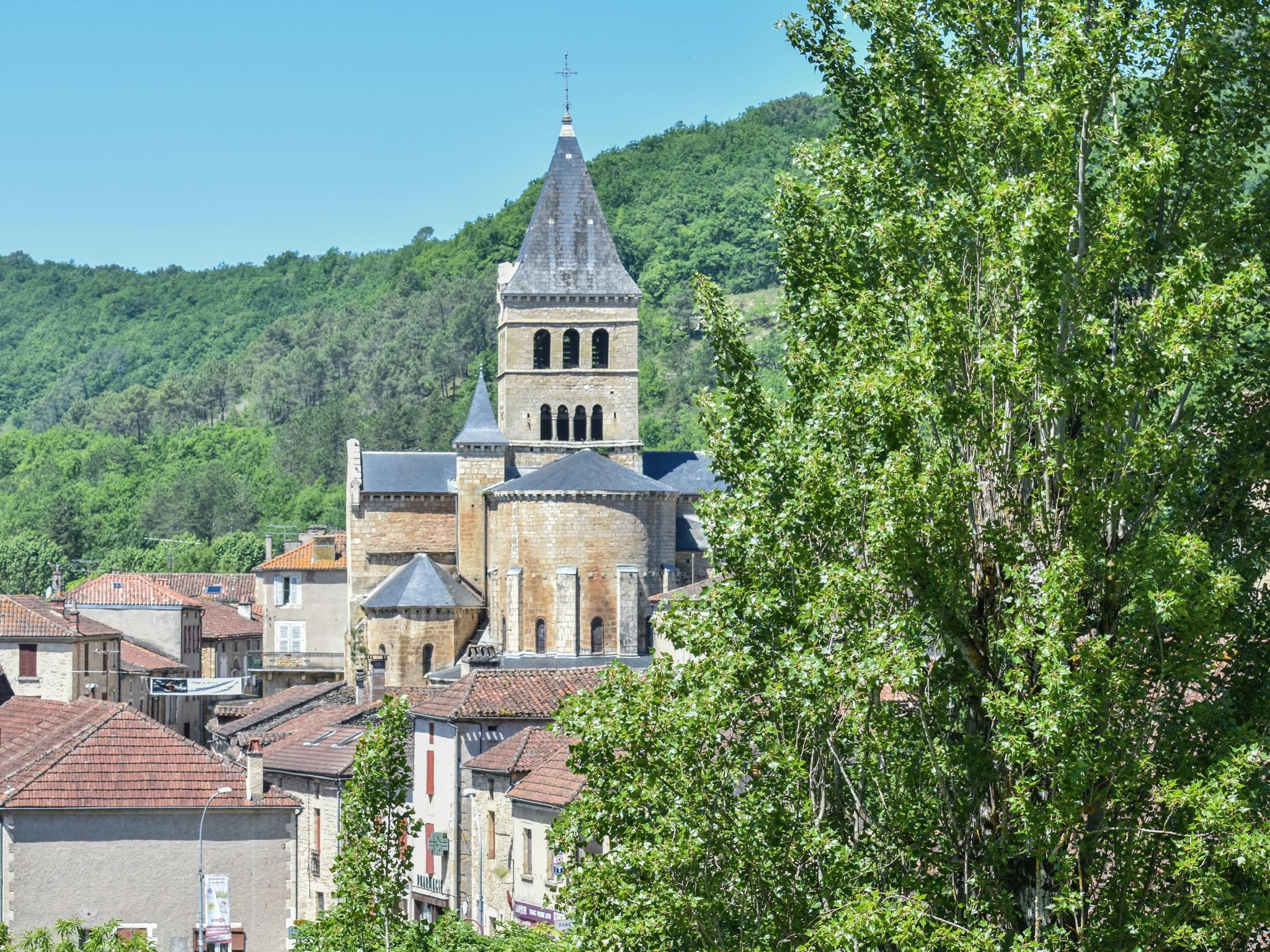Swimming pool area at Manoir Bellevue in Duravel