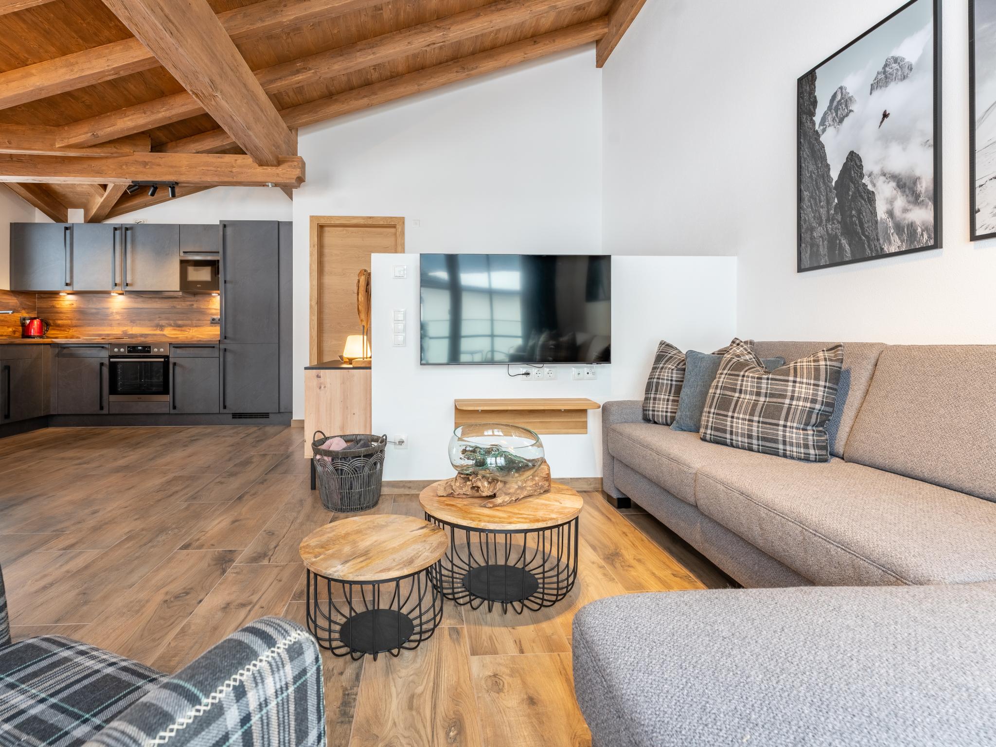 Swimming pool area at Chalet Aquila in Niedernsill