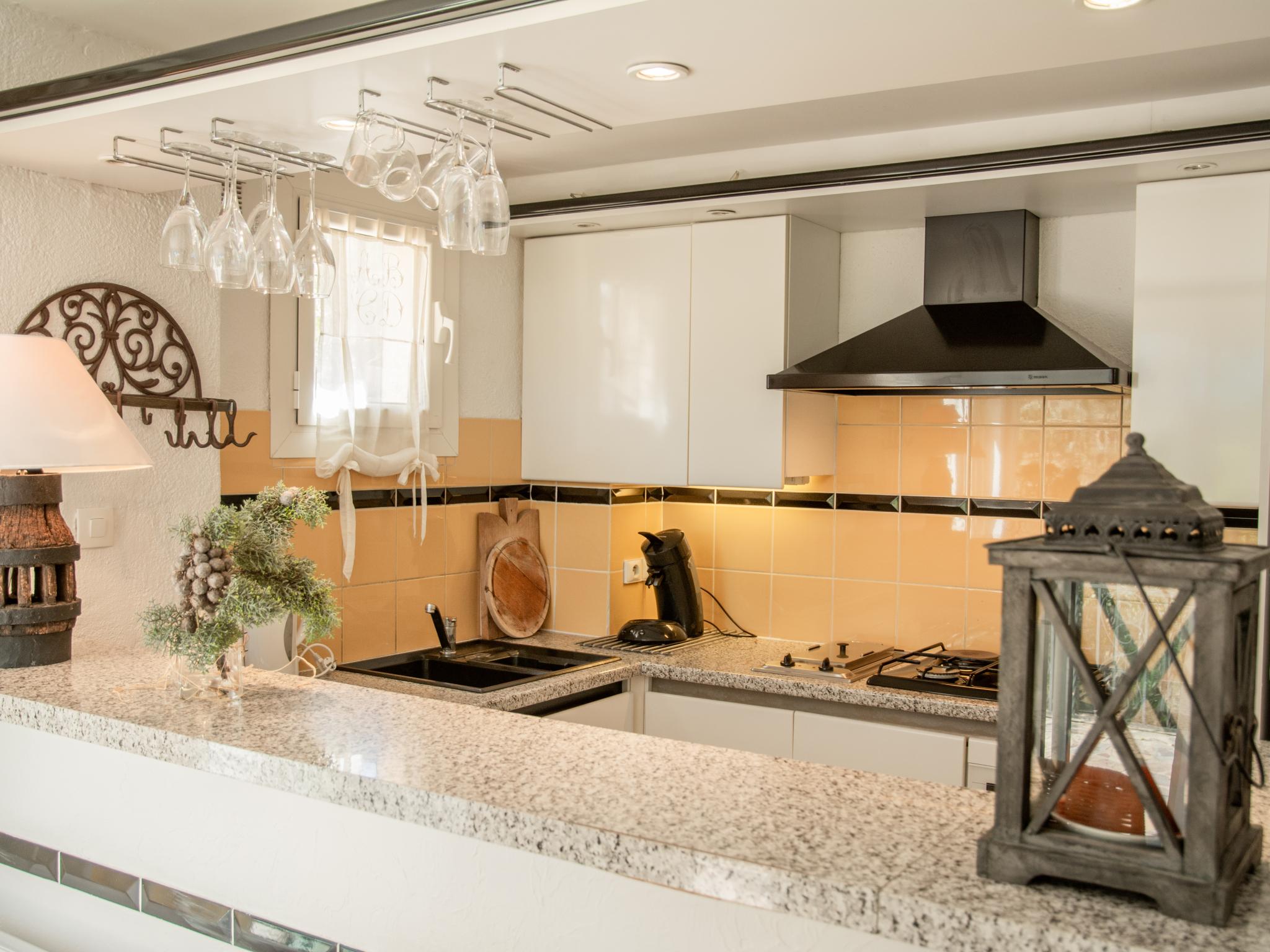 Outdoor terrace and views at Le Capitou in Fréjus