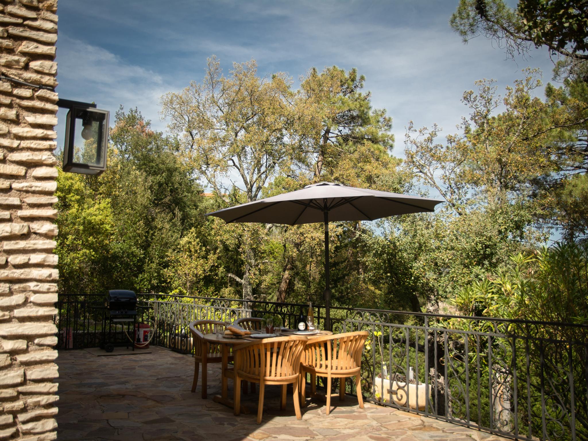 Bathroom facilities at Le Capitou in Fréjus