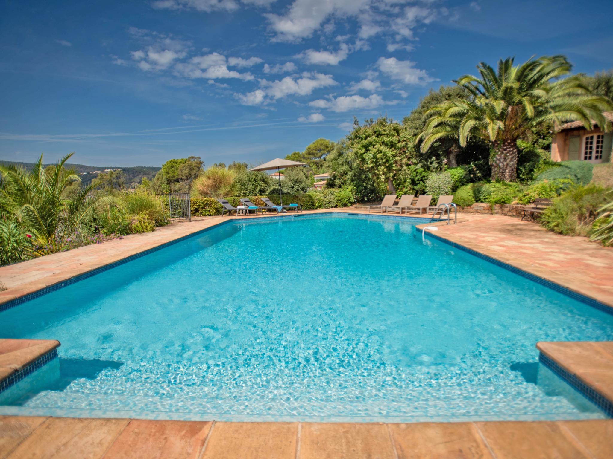 Swimming pool area at Le Bayol in La Croix-Valmer