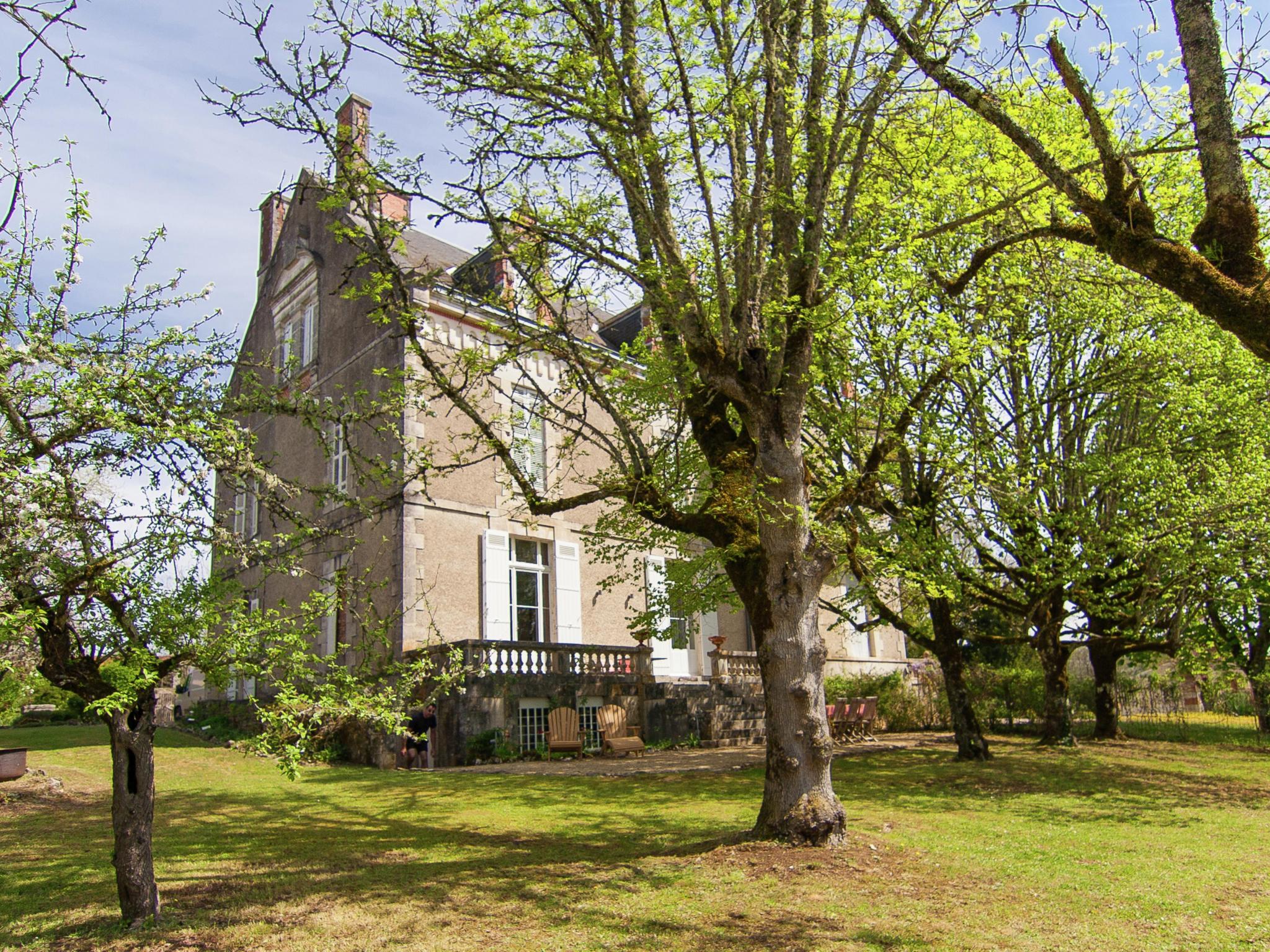 Modern kitchen at Manoir La Peyrade in Brouchaud
