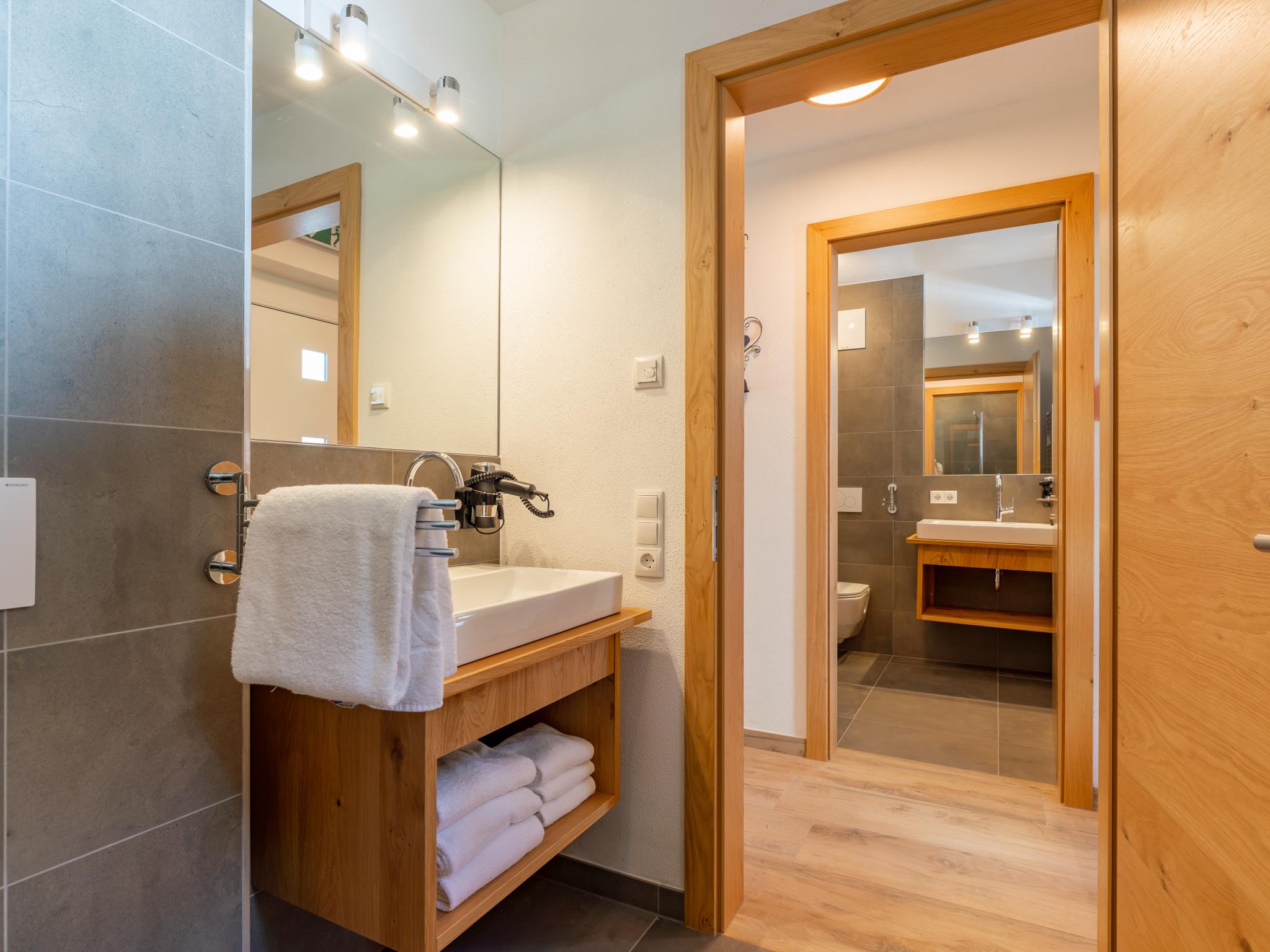 Bathroom facilities at Felsener Wald in Wald im Pinzgau