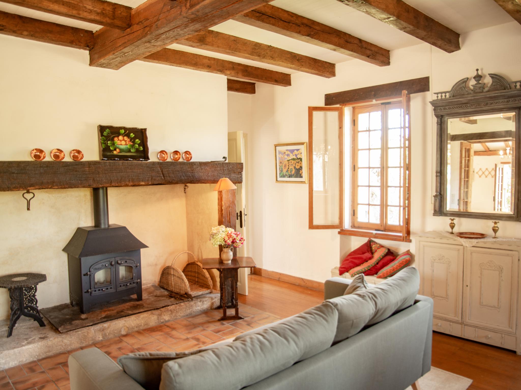 Swimming pool area at Maison Sauveterre-la-Lémance in Sauveterre-la-Lémance