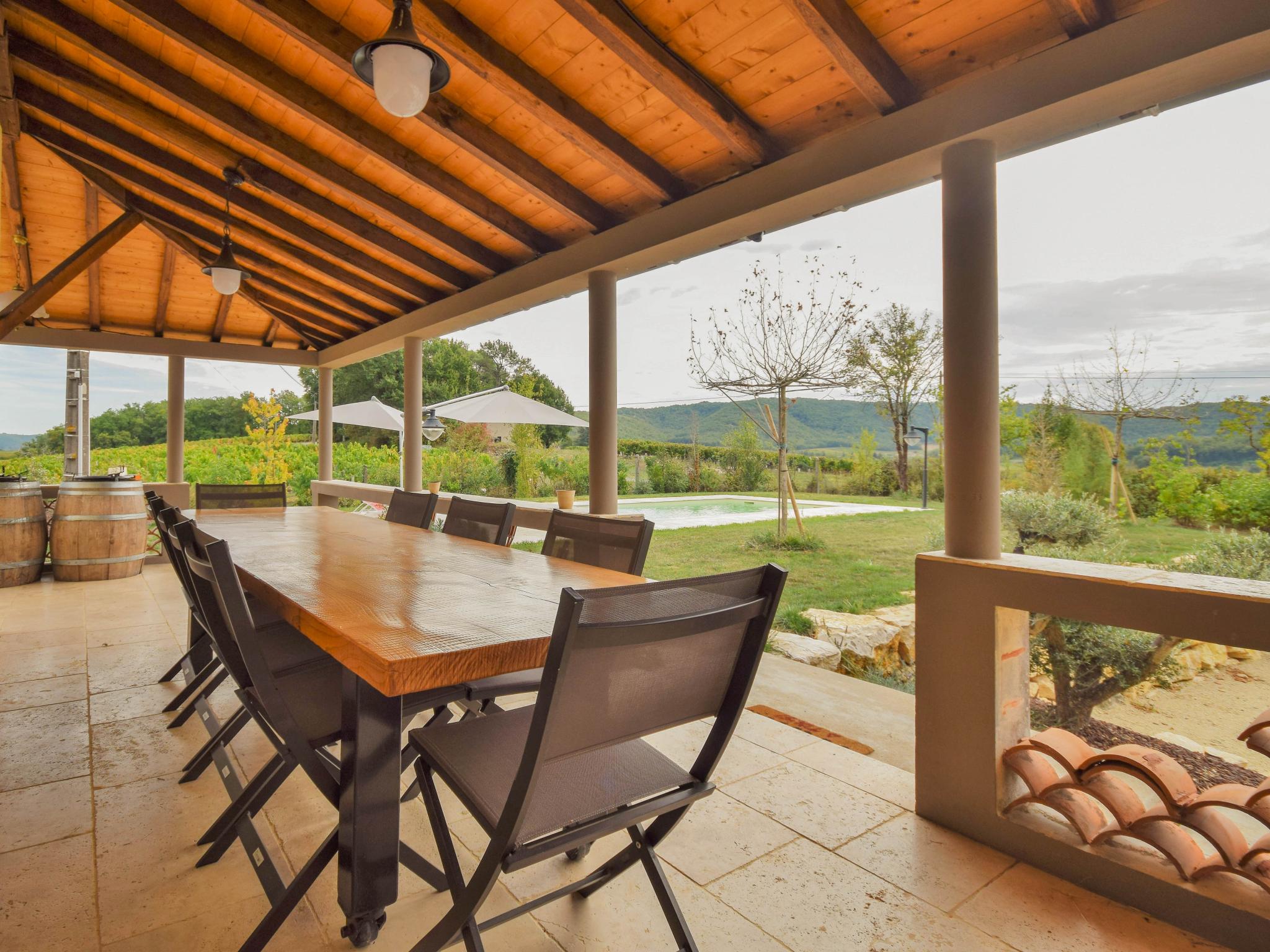 Modern kitchen at Villa la Fontaine in Vire sur Lot