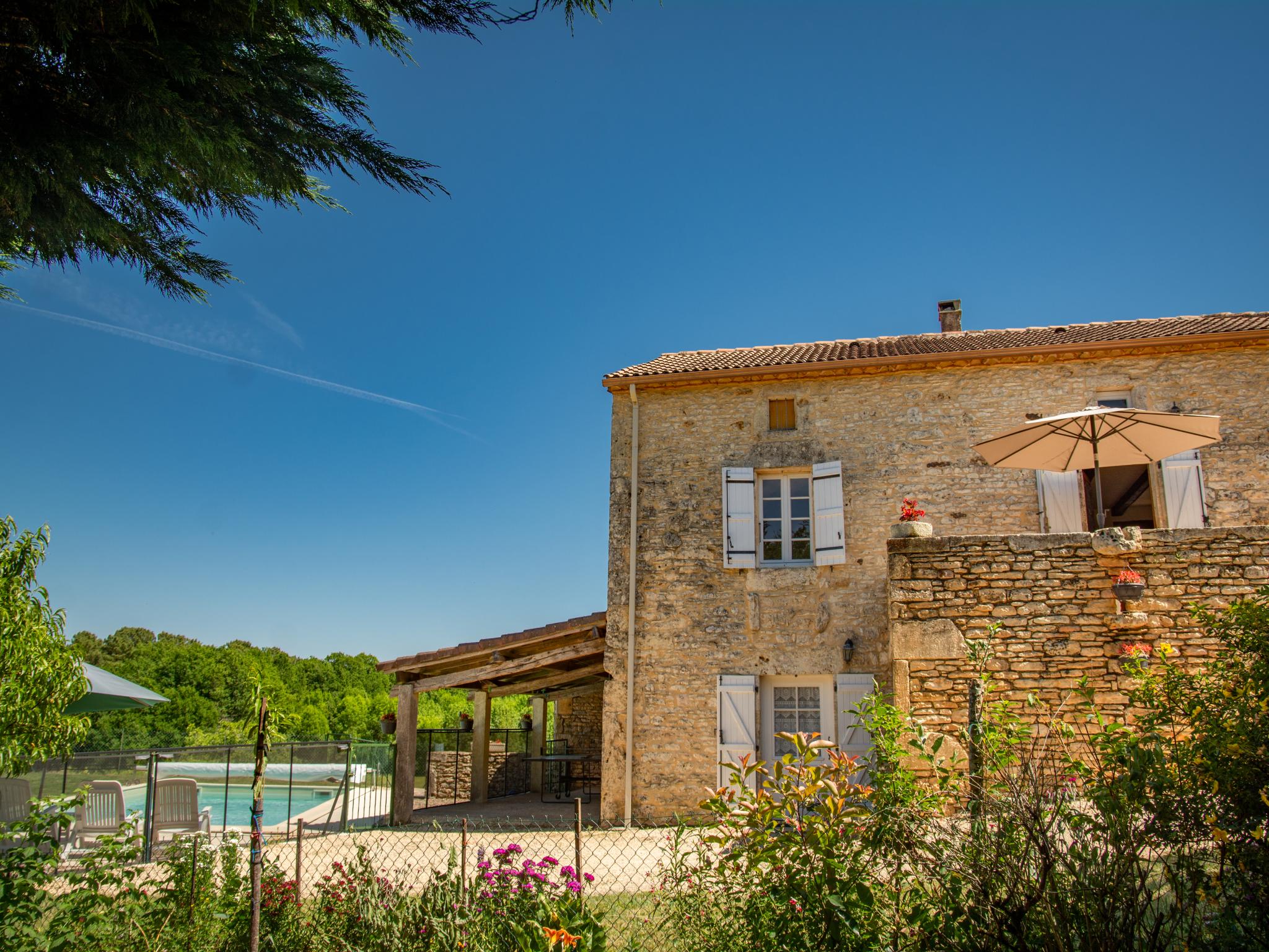 Swimming pool area at Gite Girou Haut in Montcabrier