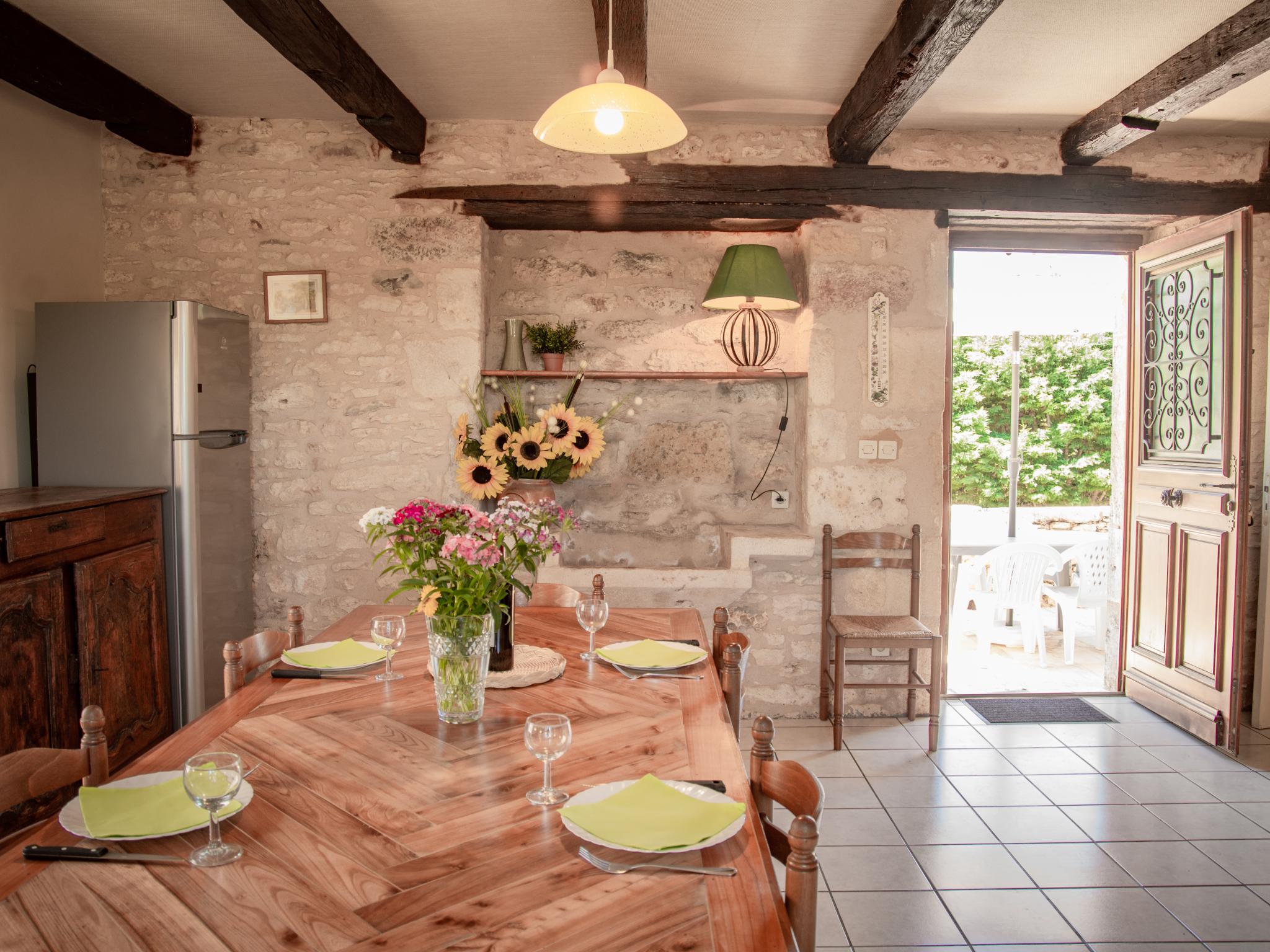 Modern kitchen at Gite Girou Haut in Montcabrier