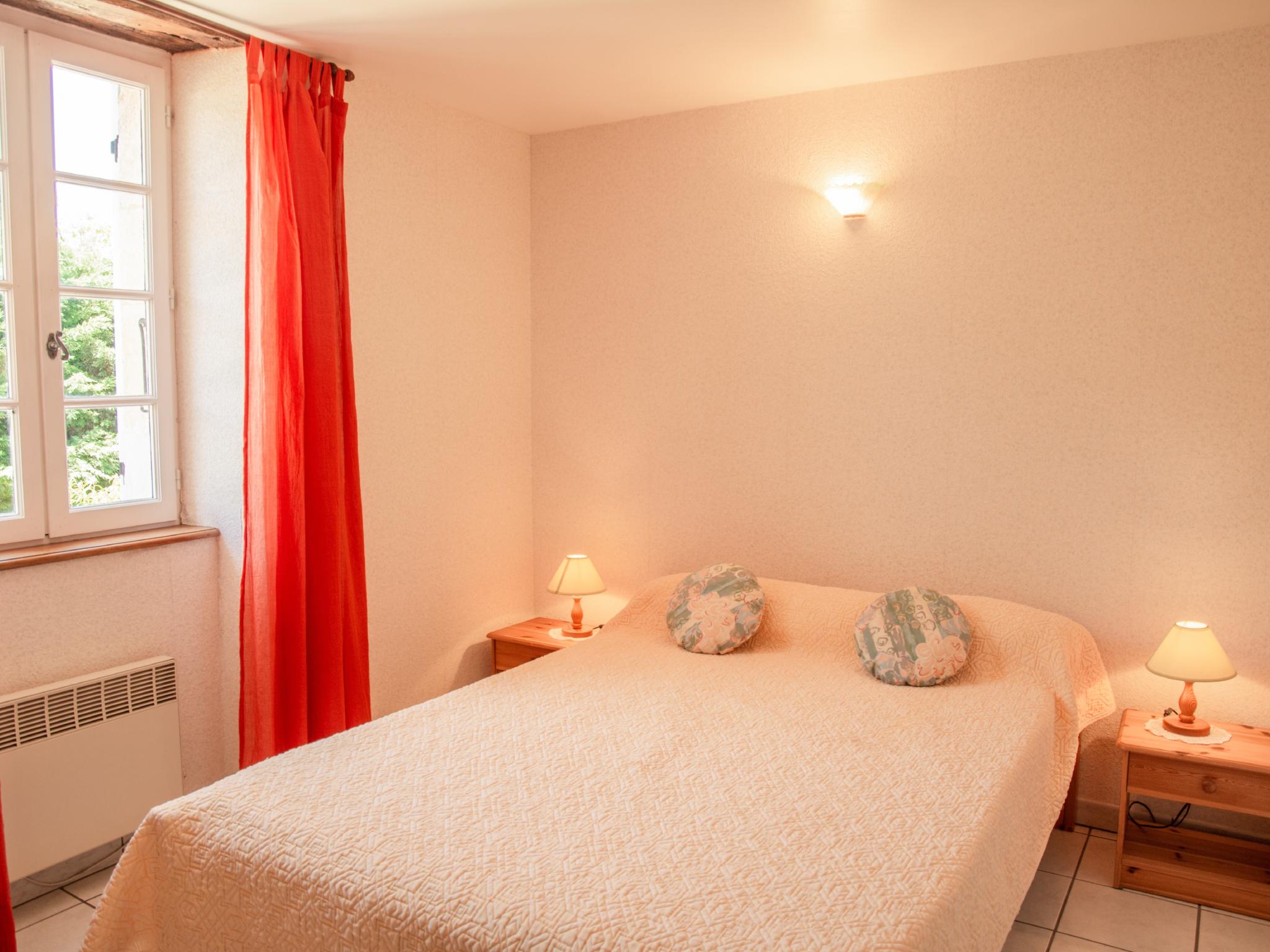 Modern kitchen at Maison Girou Haut in Montcabrier