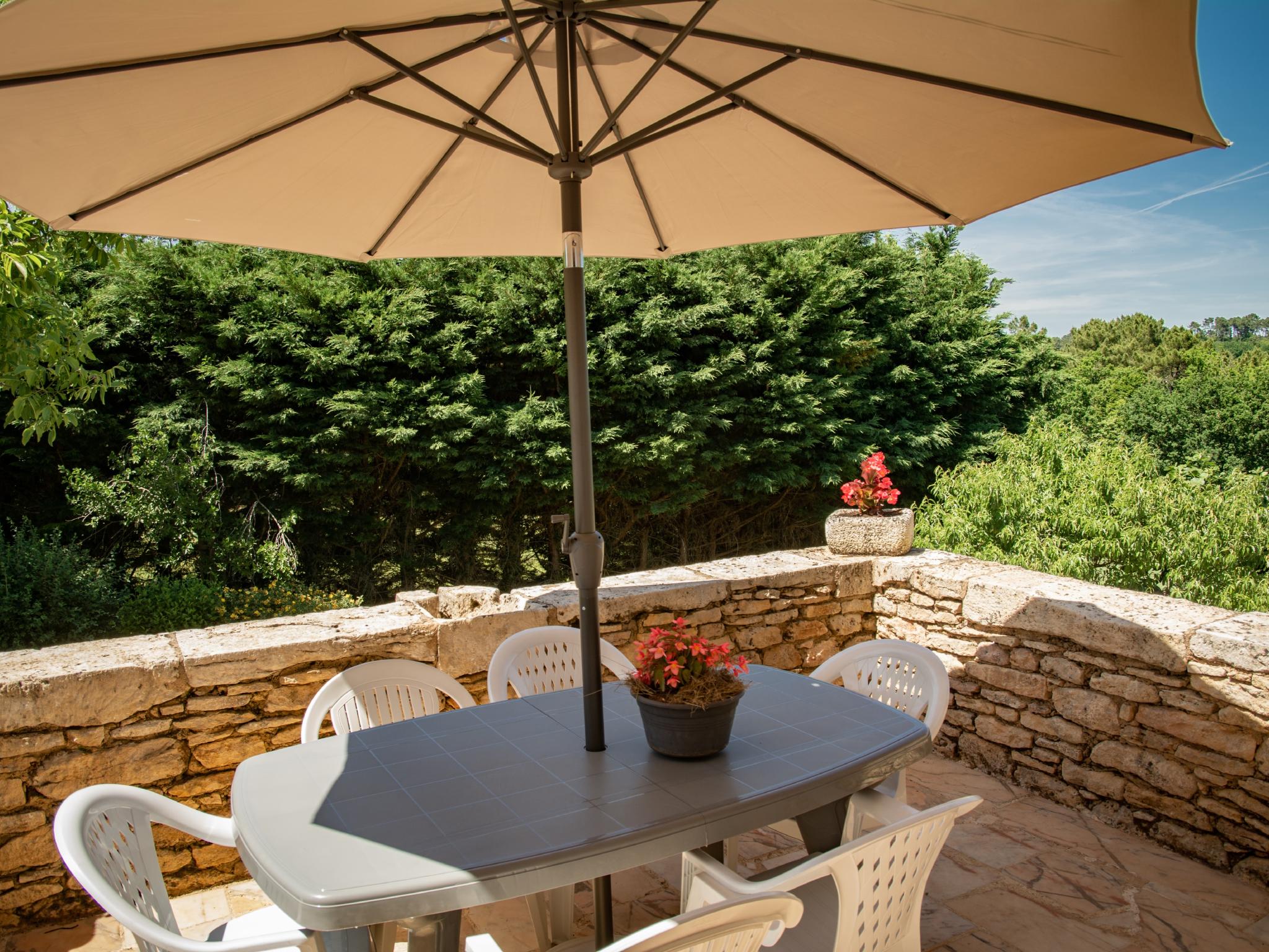 Bathroom facilities at Maison Girou Haut in Montcabrier