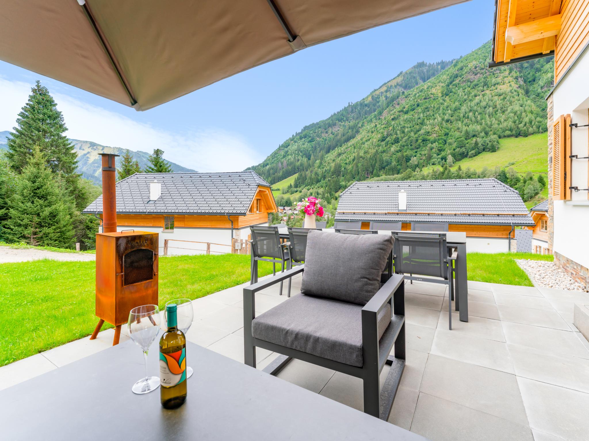 Bedroom with comfortable beds at Riesner Alpenlodge in Donnersbachwald
