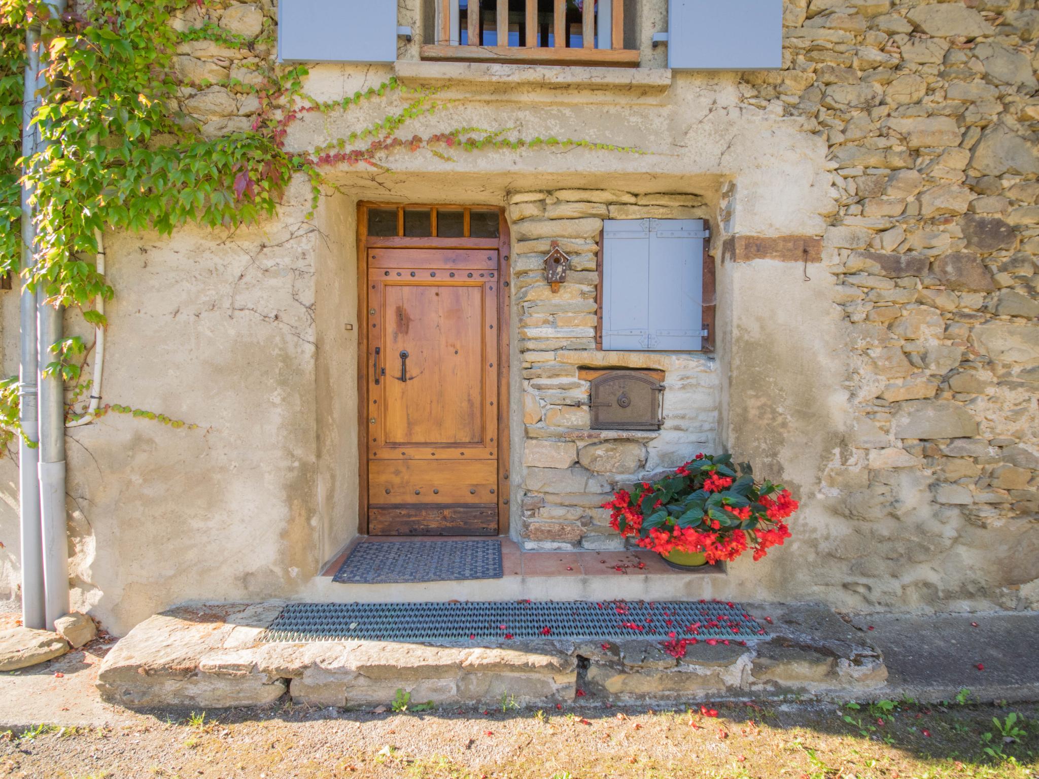 Bedroom with comfortable beds at Gite des Kathares in Montferrier