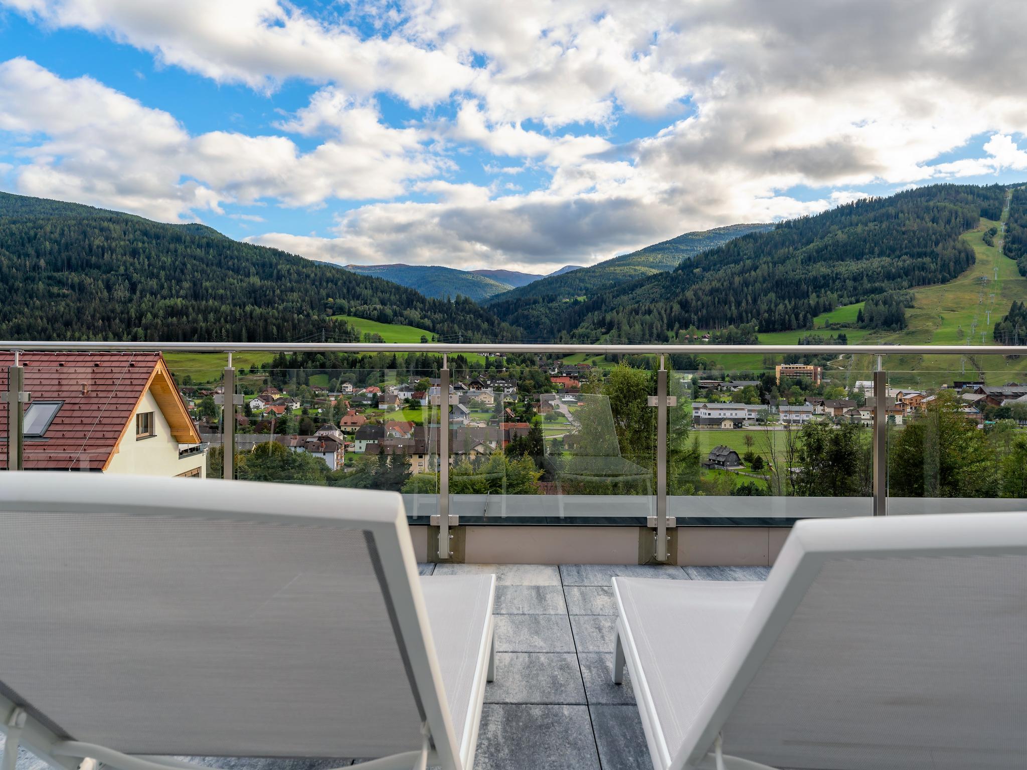 Outdoor terrace and views at Doppellodge in Kreischberg
