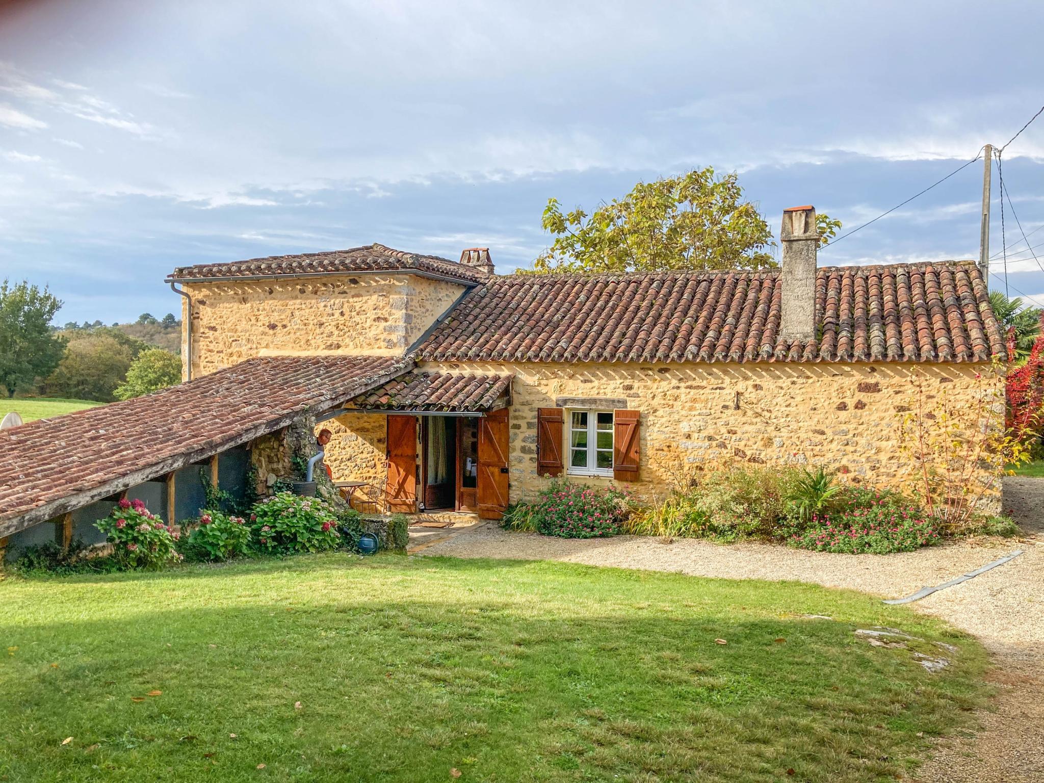 Swimming pool area at Maison Mayne Haute in Sauveterre-la-Lémance