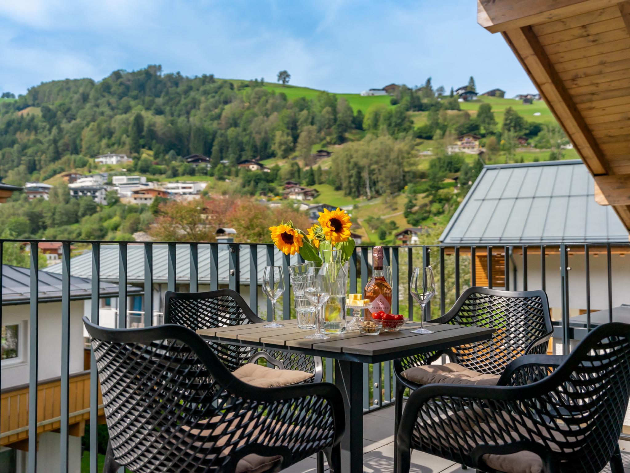 Living area at Falken Suites TOP 6 in Kaprun