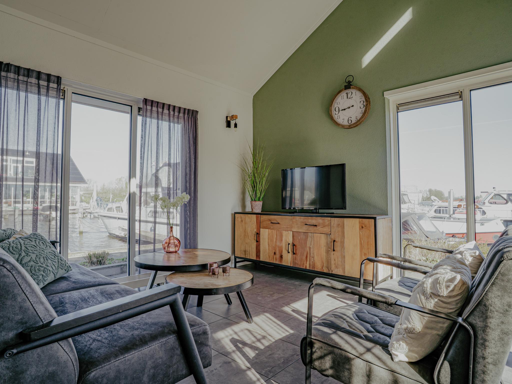 Bedroom with comfortable beds at Het Kraaijennest Miva in Uitgeest