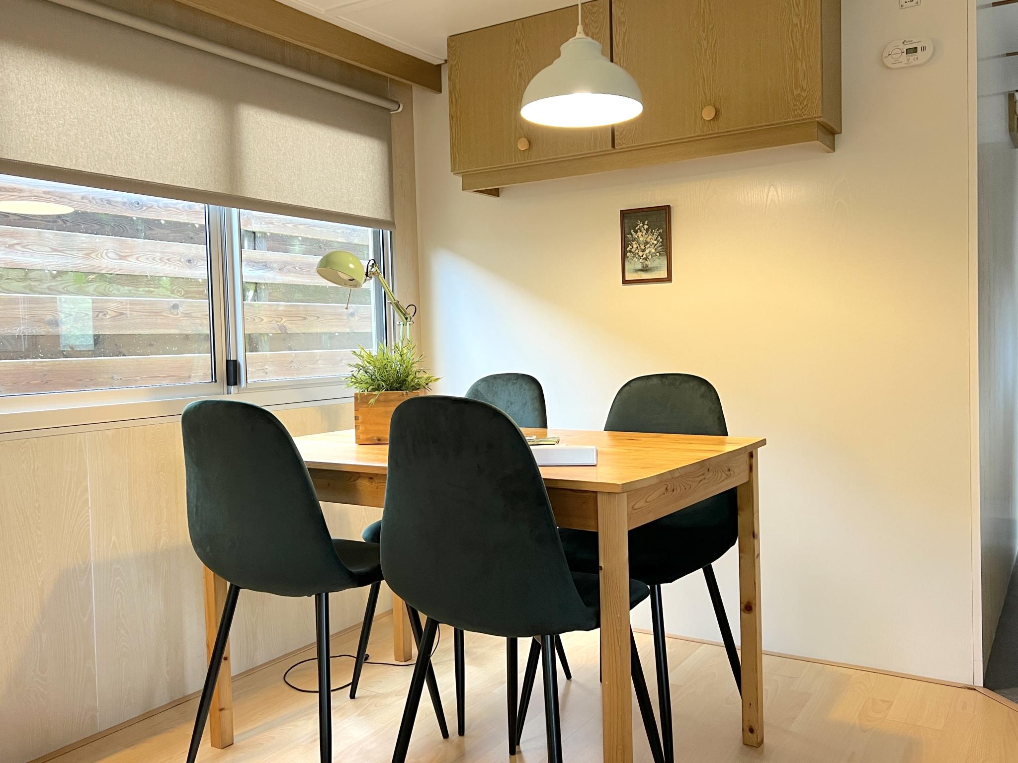 Bedroom with comfortable beds at Eekhoorn in Hulshorst