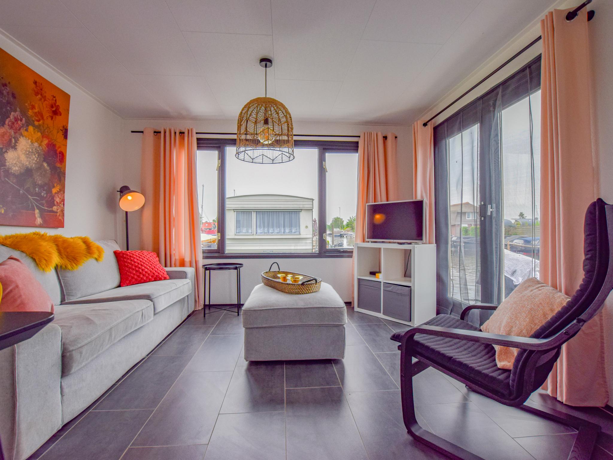 Bedroom with comfortable beds at Blauwborst 24-24 in Breukelen