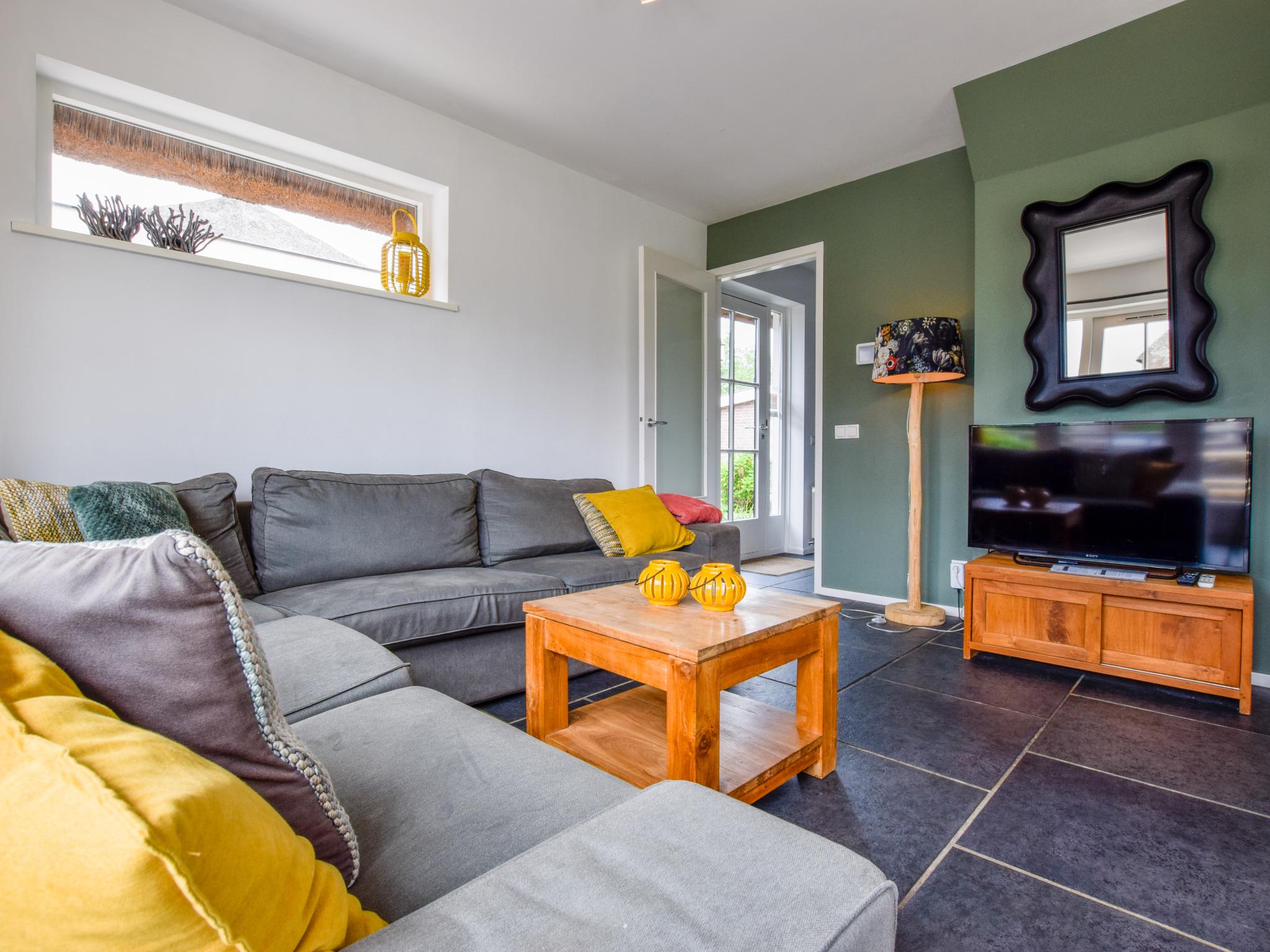 Swimming pool area at Zwaan 24-6 in Breukelen