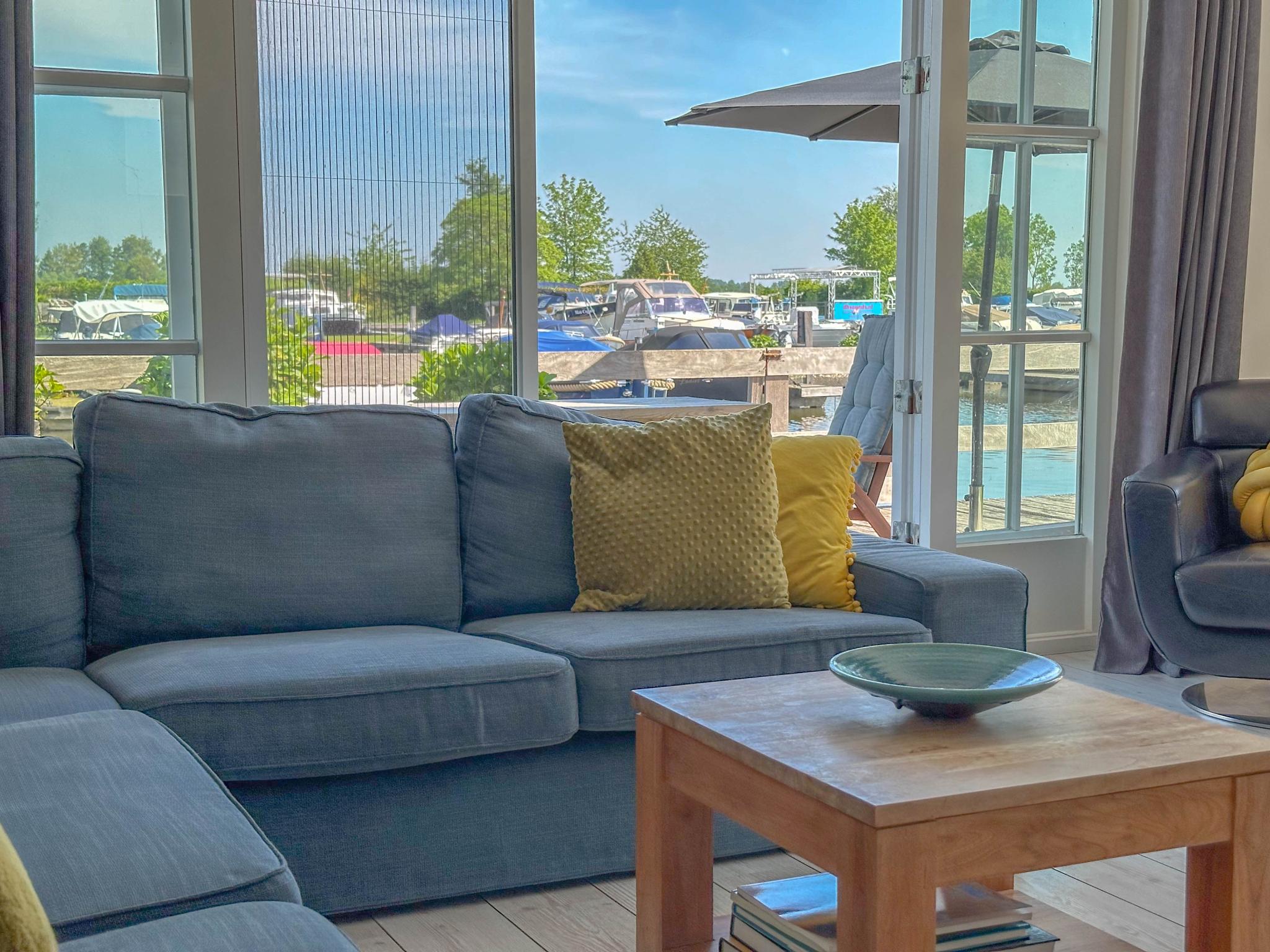 Swimming pool area at Zwaan 24-7 in Breukelen