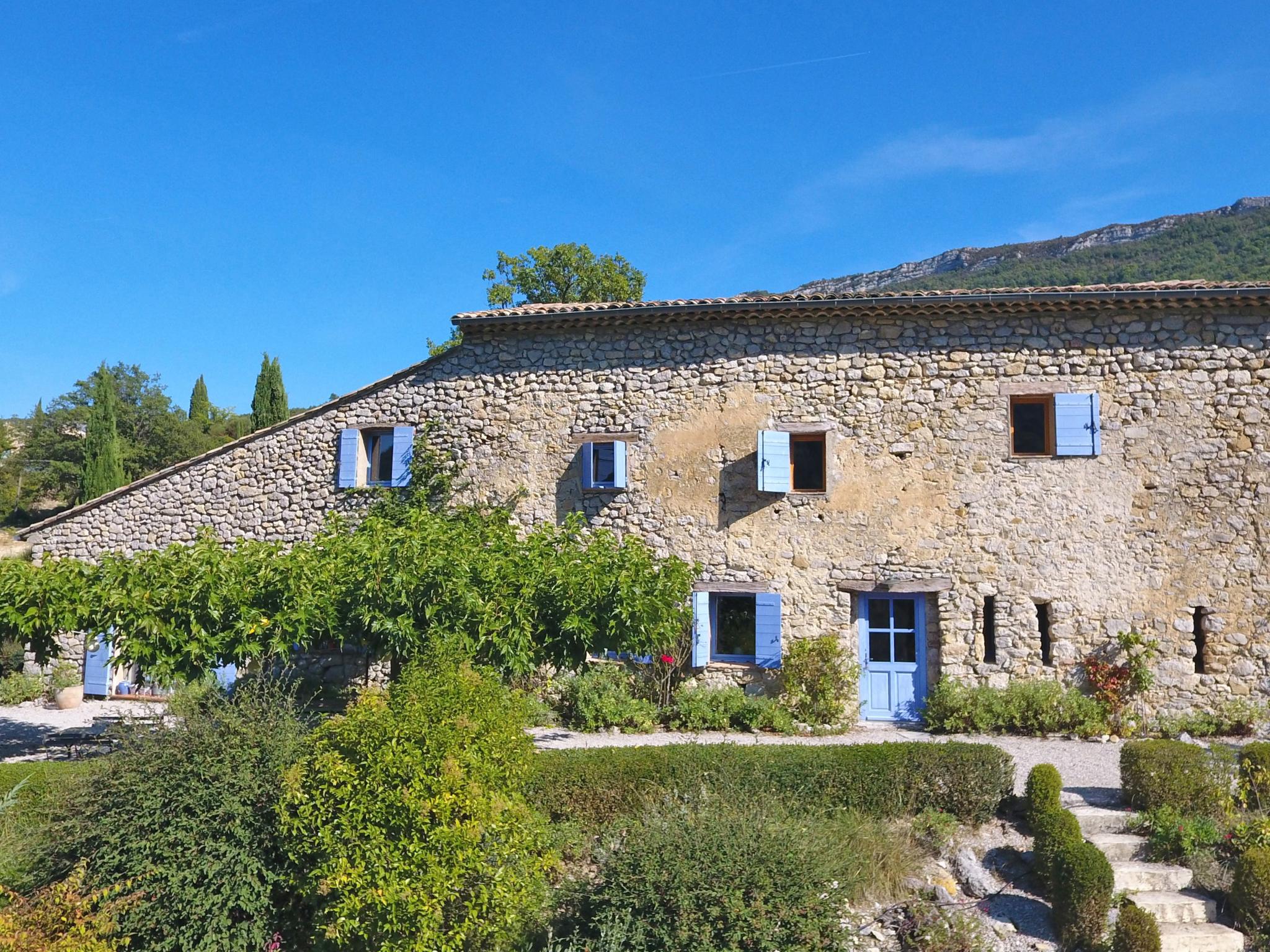 Bathroom facilities at Le Serre des Granges in Montaulieu