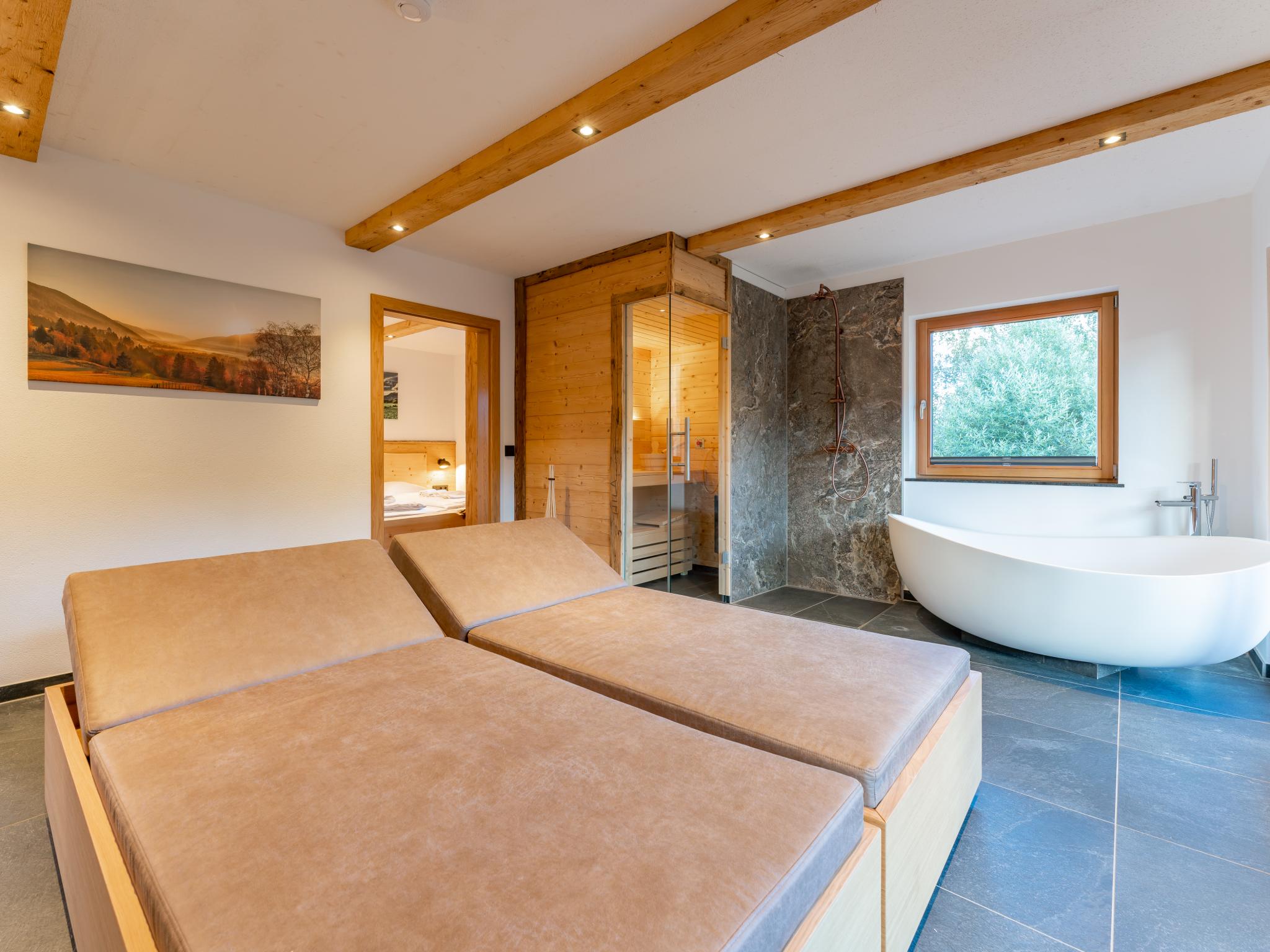 AlmApARTment Mauterndorf Pichl 7-3 Mauterndorf -
<ul>
<li>Gelegen in de nabijheid van meerdere topskigebieden zoals Fanningberg, Großeck-Speiereck, Aineck-Katschberg en Obertauern, met een breed scala aan pistes en sneeuwzekerheid.</li>
<li>Kindvriendelijk en niet ontdekt door massatoerisme, met 10% korting op skihuur bij Sport2000 Pichler in Mariapfarr.</li>
<li>Luxe accommodatie met faciliteiten zoals een sauna, relaxruimte, en een privéterras, ideaal voor ontspanning na een dag skiën.</li>
</ul>