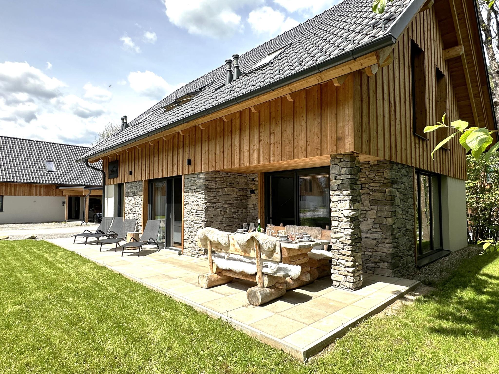 Bedroom with comfortable beds at Mountain Chalet Luxx in Kreischberg