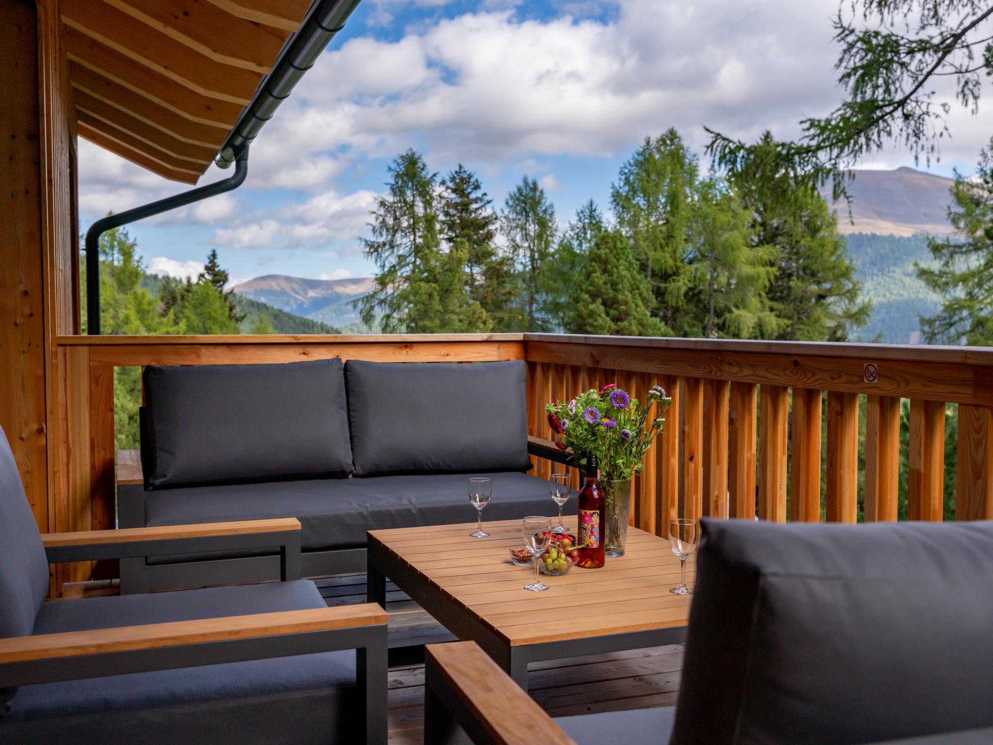 Modern kitchen at The Cosy Bear Lodge in Turracher Höhe
