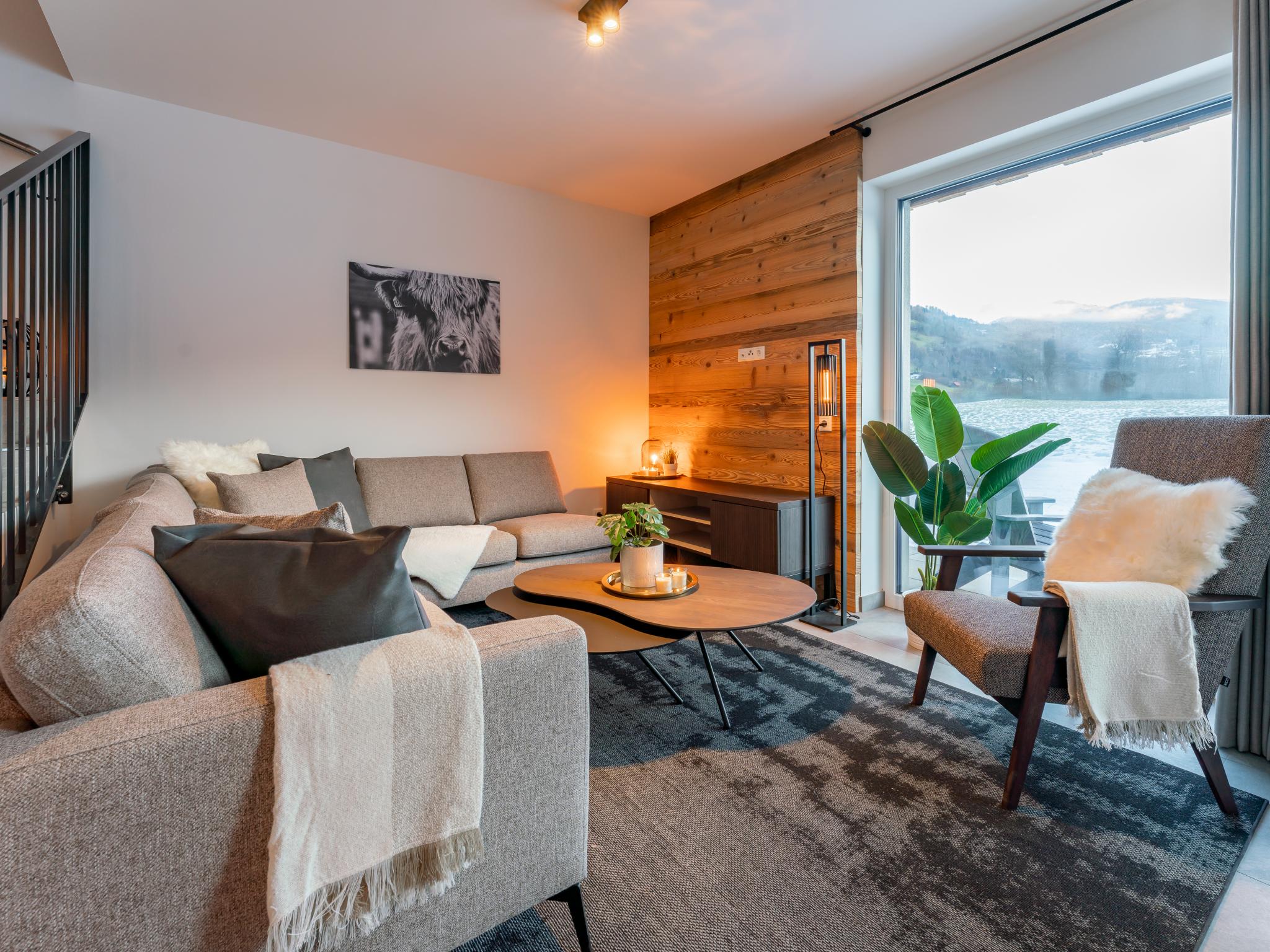 Bedroom with comfortable beds at Mountain Chalet Aquarius 5B in Kreischberg