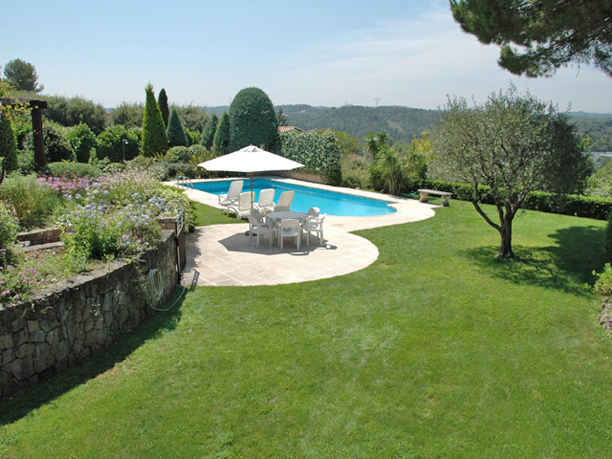 Bedroom with comfortable beds at Maison l Arc in Valbonne