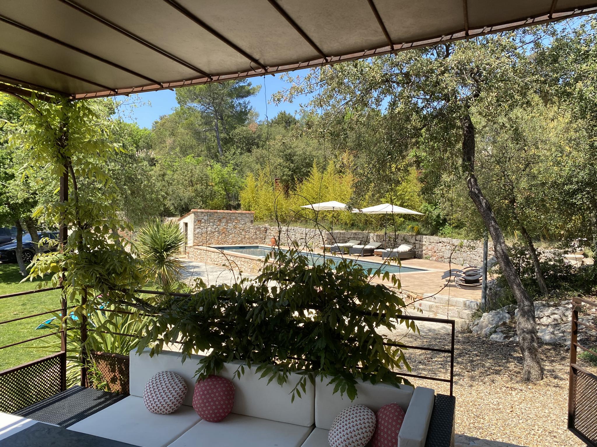 Modern kitchen at La Bastide Romaine in Entrecasteaux