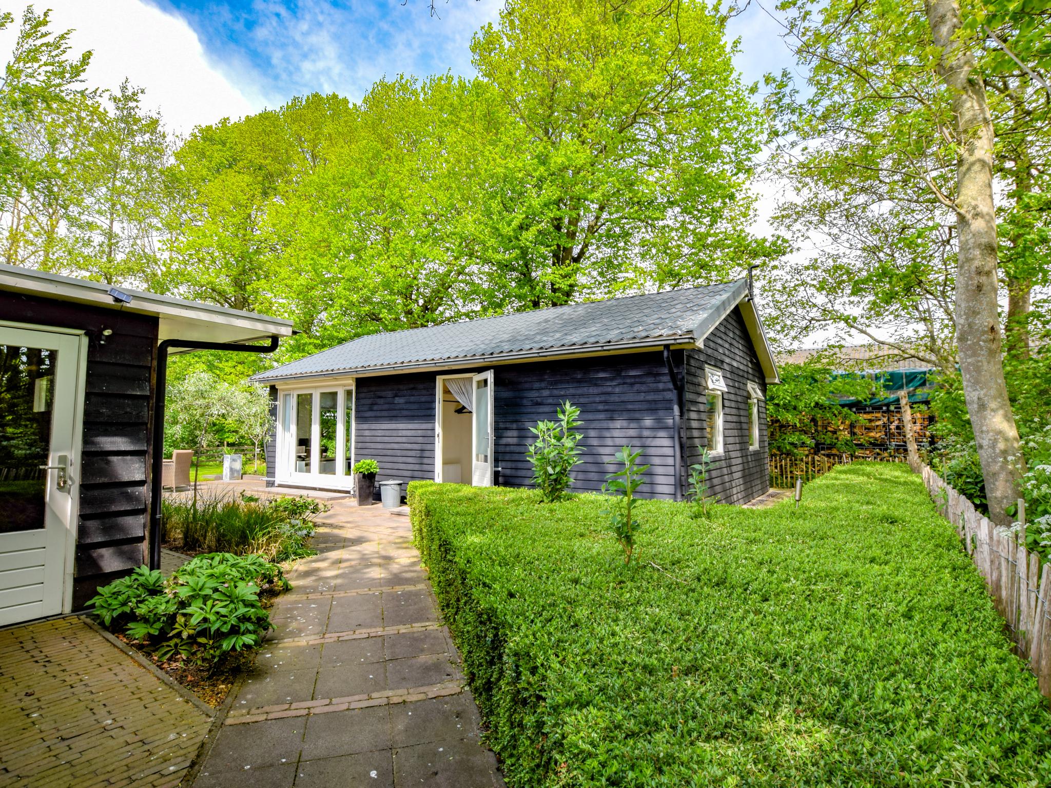 Bedroom with comfortable beds at De IJsvogel in Heiloo