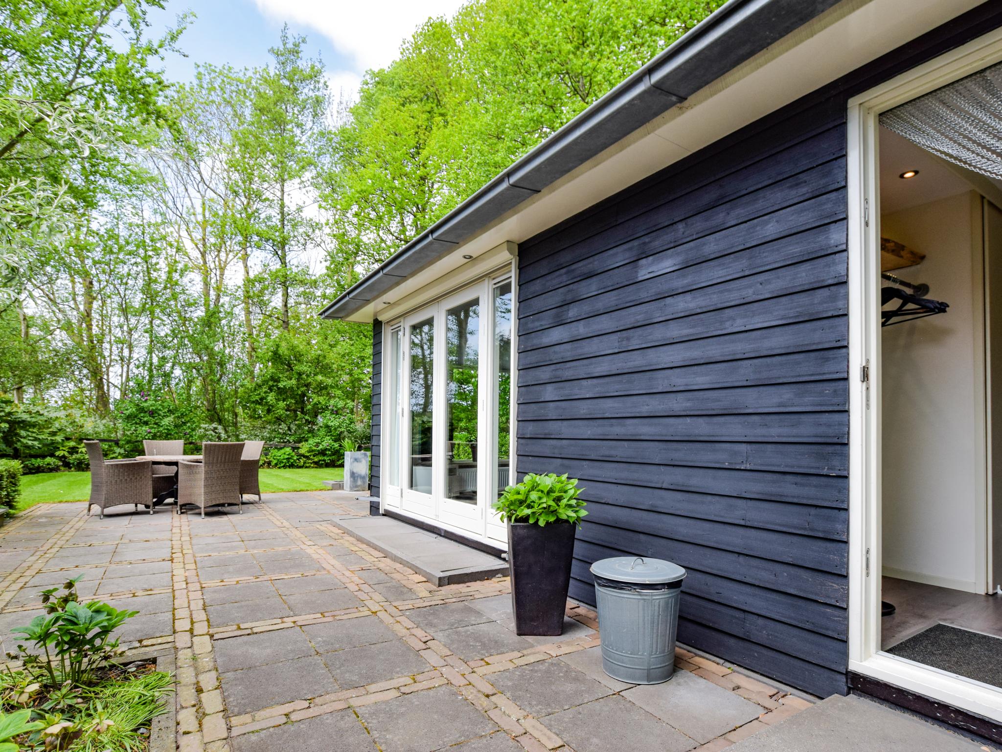 Modern kitchen at De IJsvogel in Heiloo