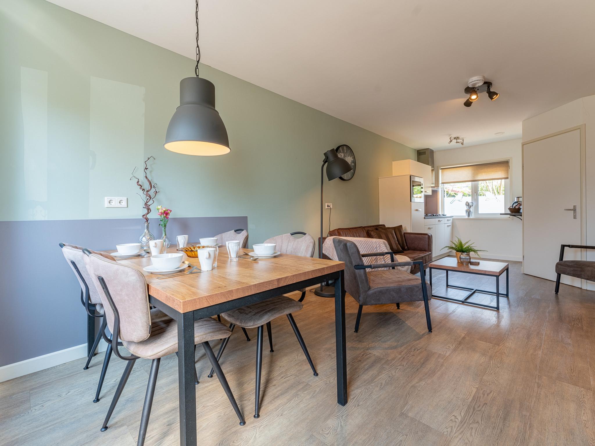 Bedroom with comfortable beds at Tiny Zwarte Mees in Hulshorst