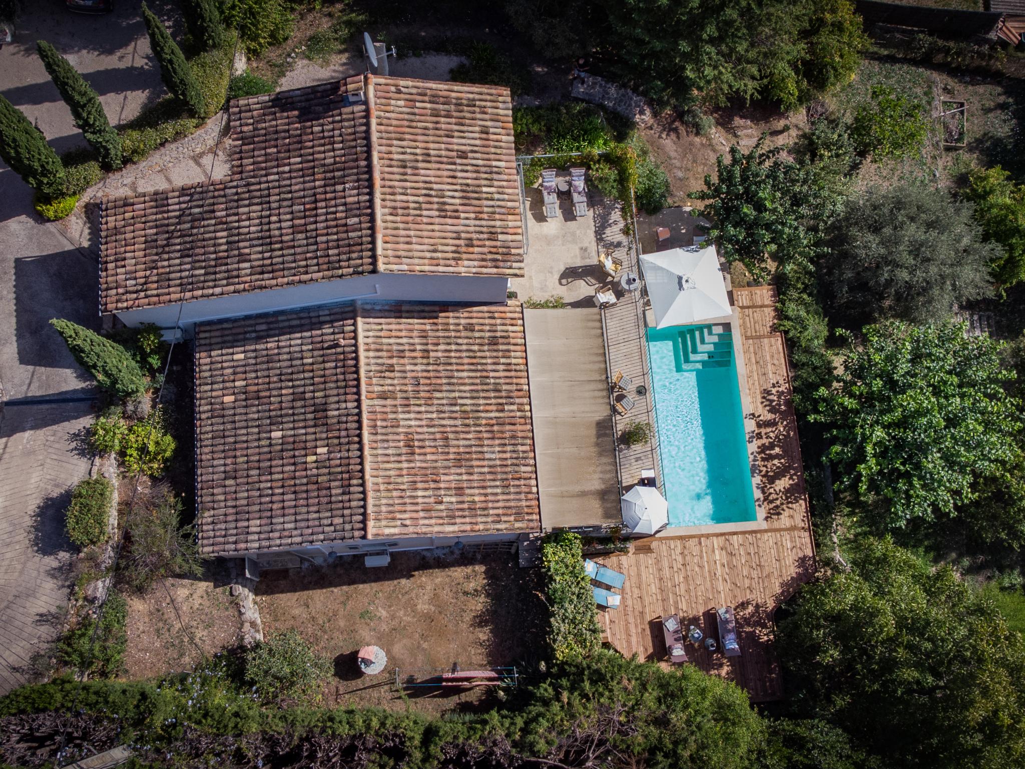 Bedroom with comfortable beds at Villa Olivier in Callian