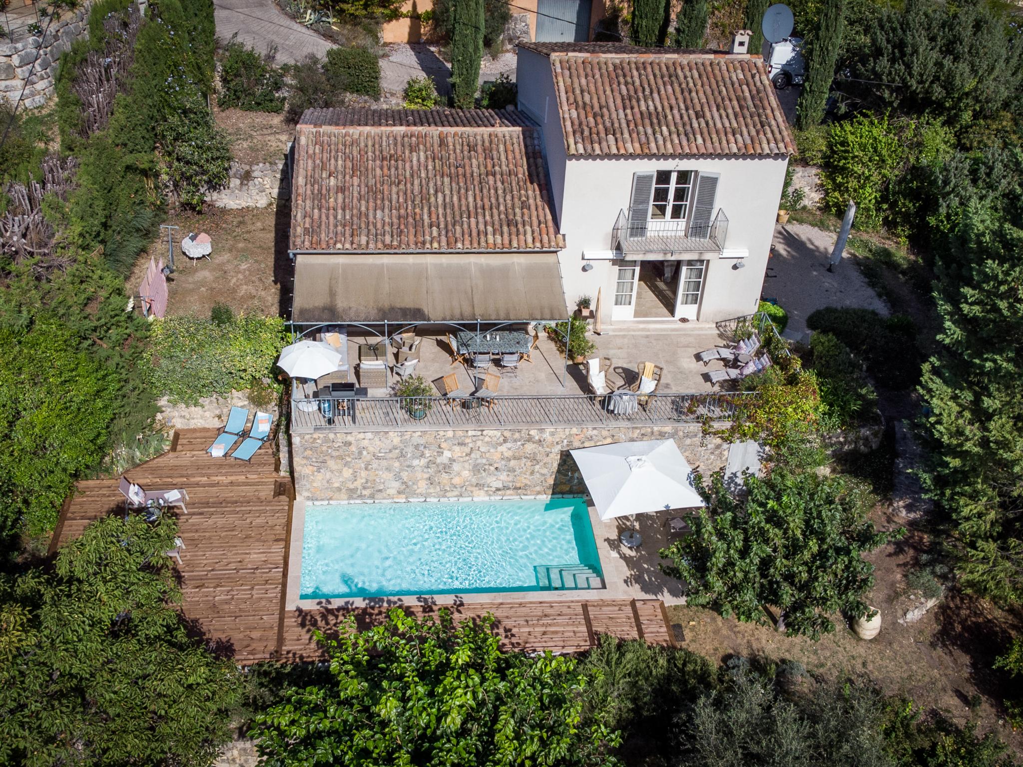 Modern kitchen at Villa Olivier in Callian