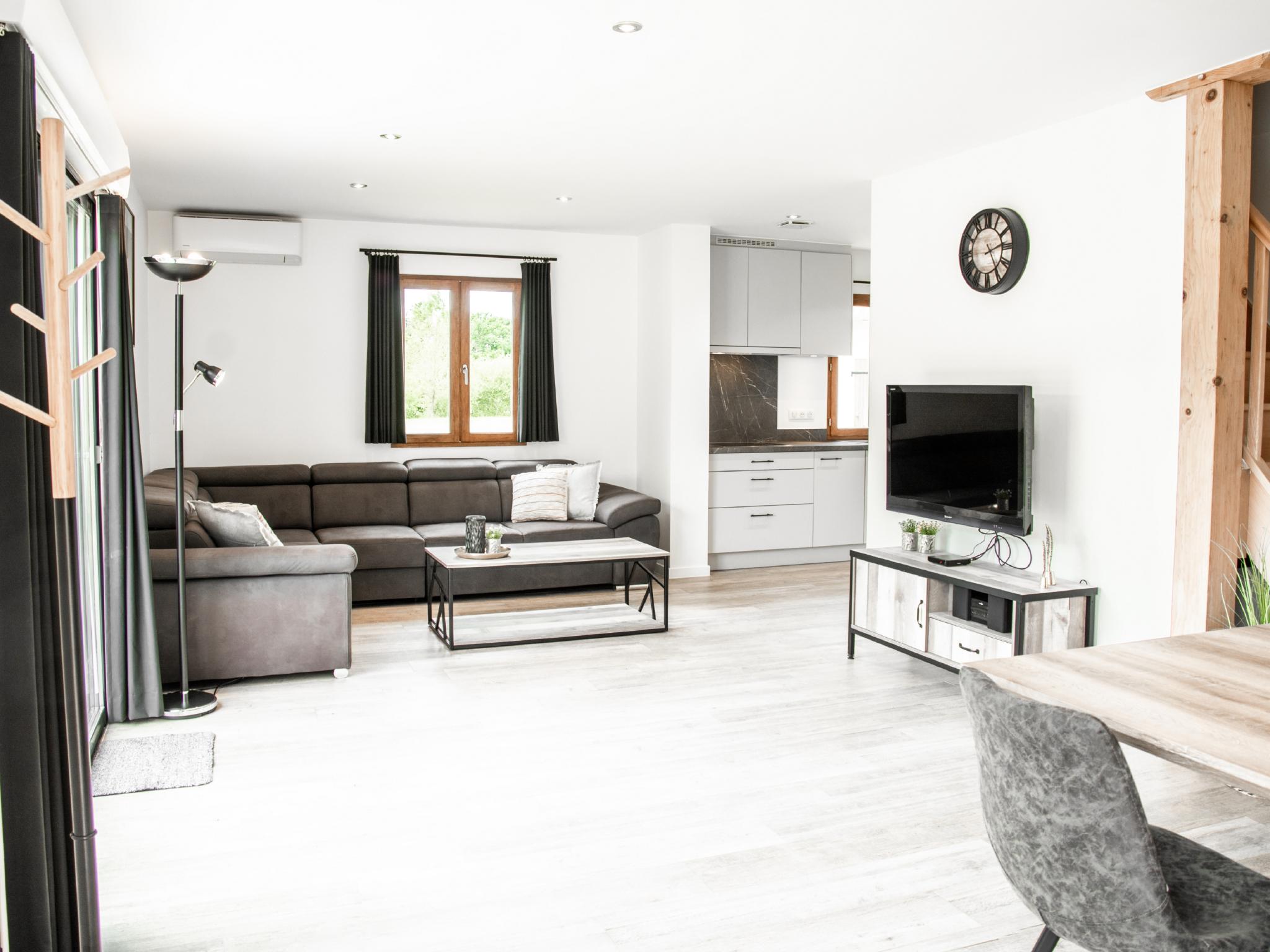 Swimming pool area at Lac Bleu 39 en 40 combi in Lacapelle Marival